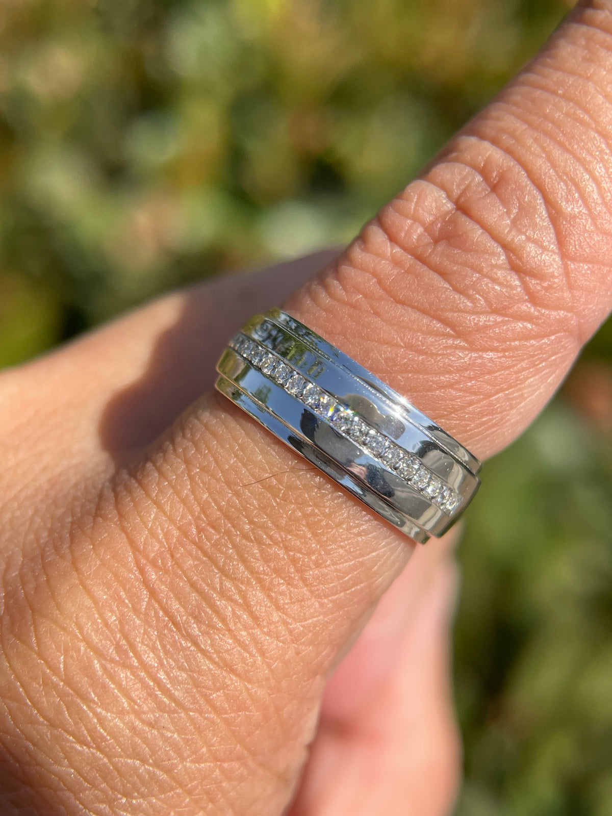 0.35ct Polished Centered Diamond Wedding Band 14K Gold MR024