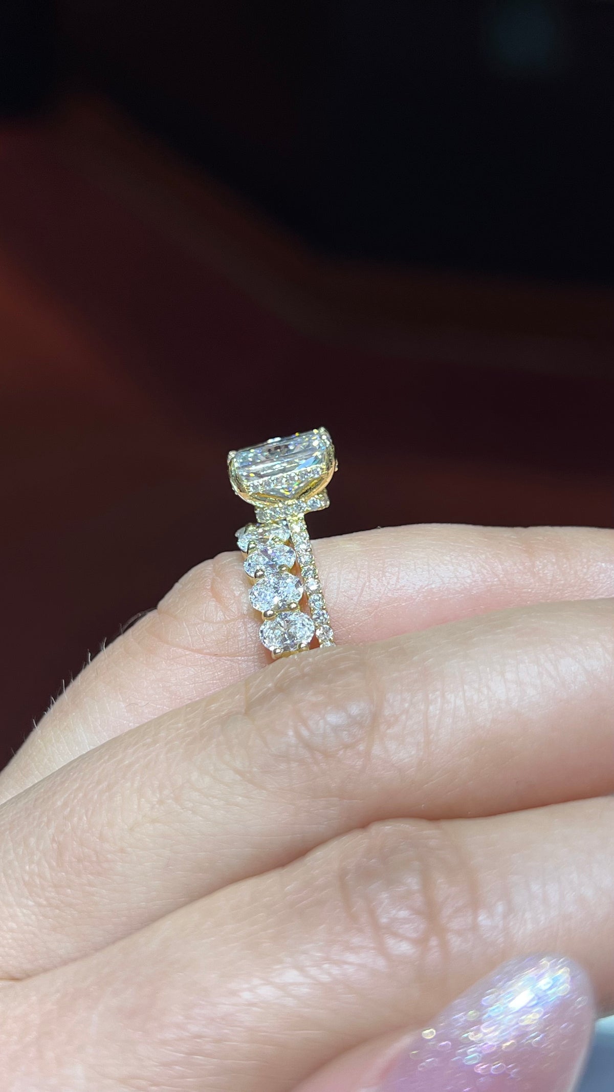 Oval Diamond Shared Prong Gold Band 14K Gold BAN197