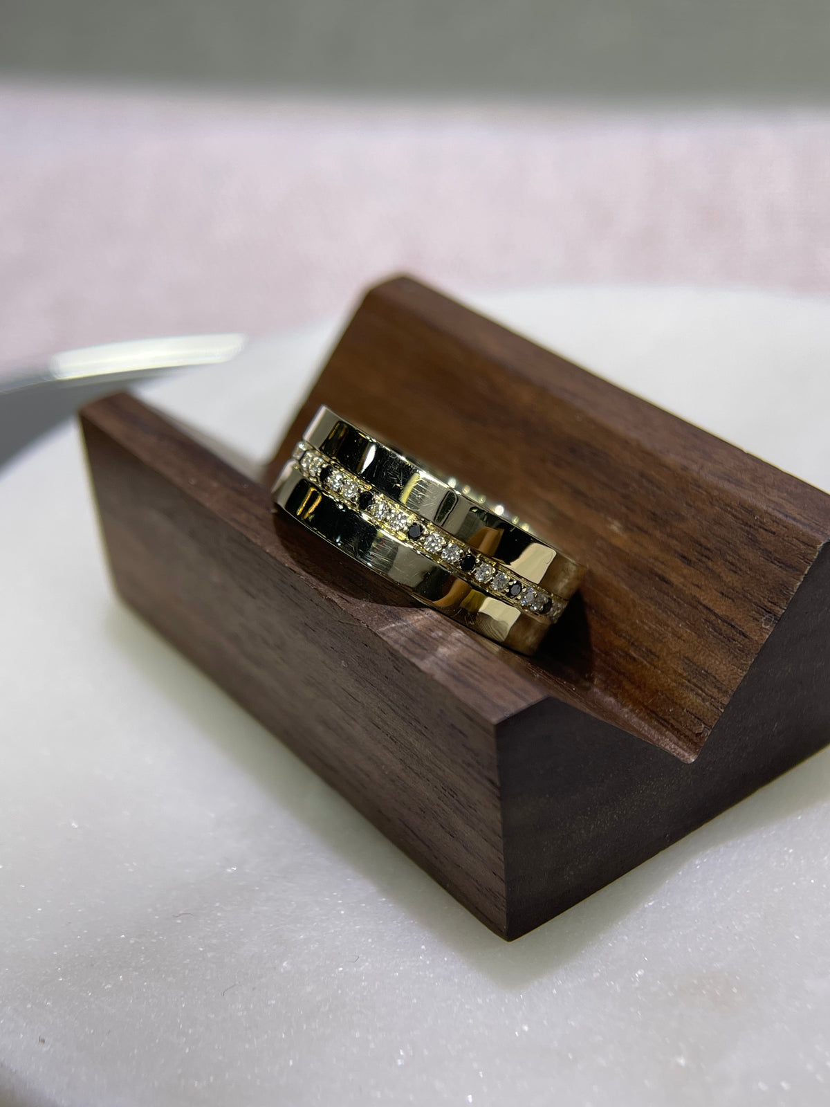 Polished Centered Diamond Wedding Band 14K Gold MR017