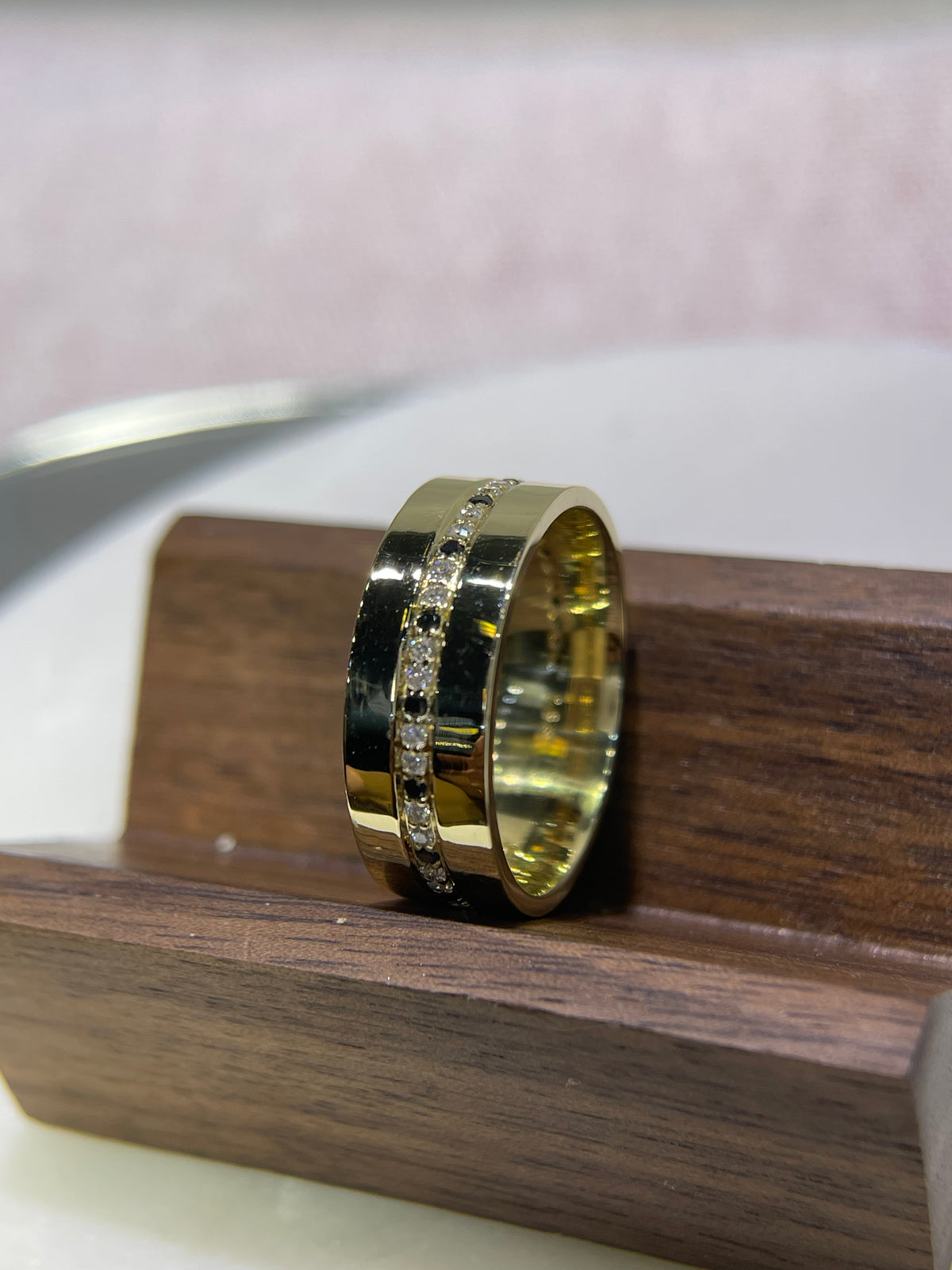 Polished Centered Diamond Wedding Band 14K Gold MR017