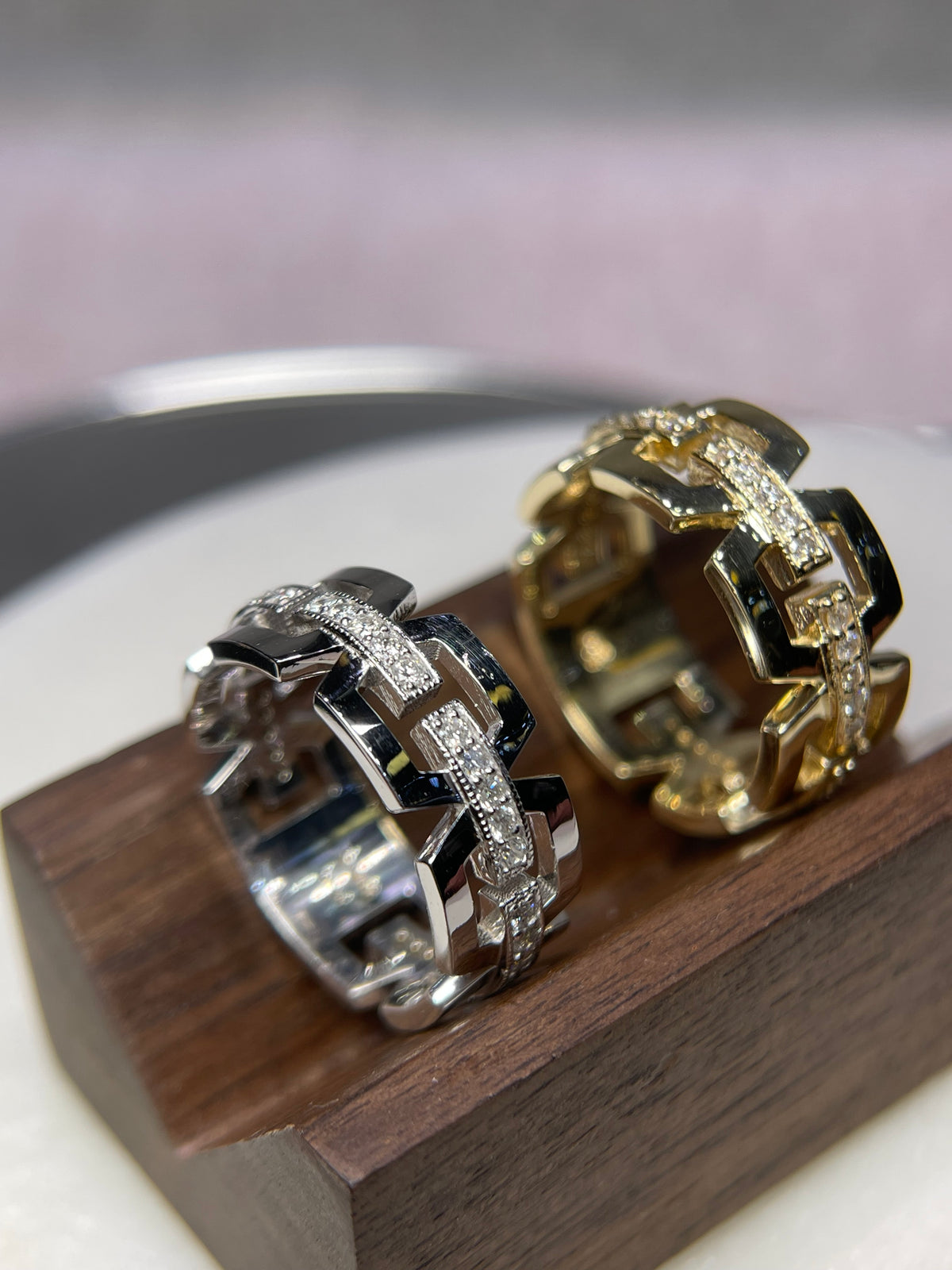 0.55ct Polished Chain Link Single Row Diamond Wedding Band 14K Gold MR026