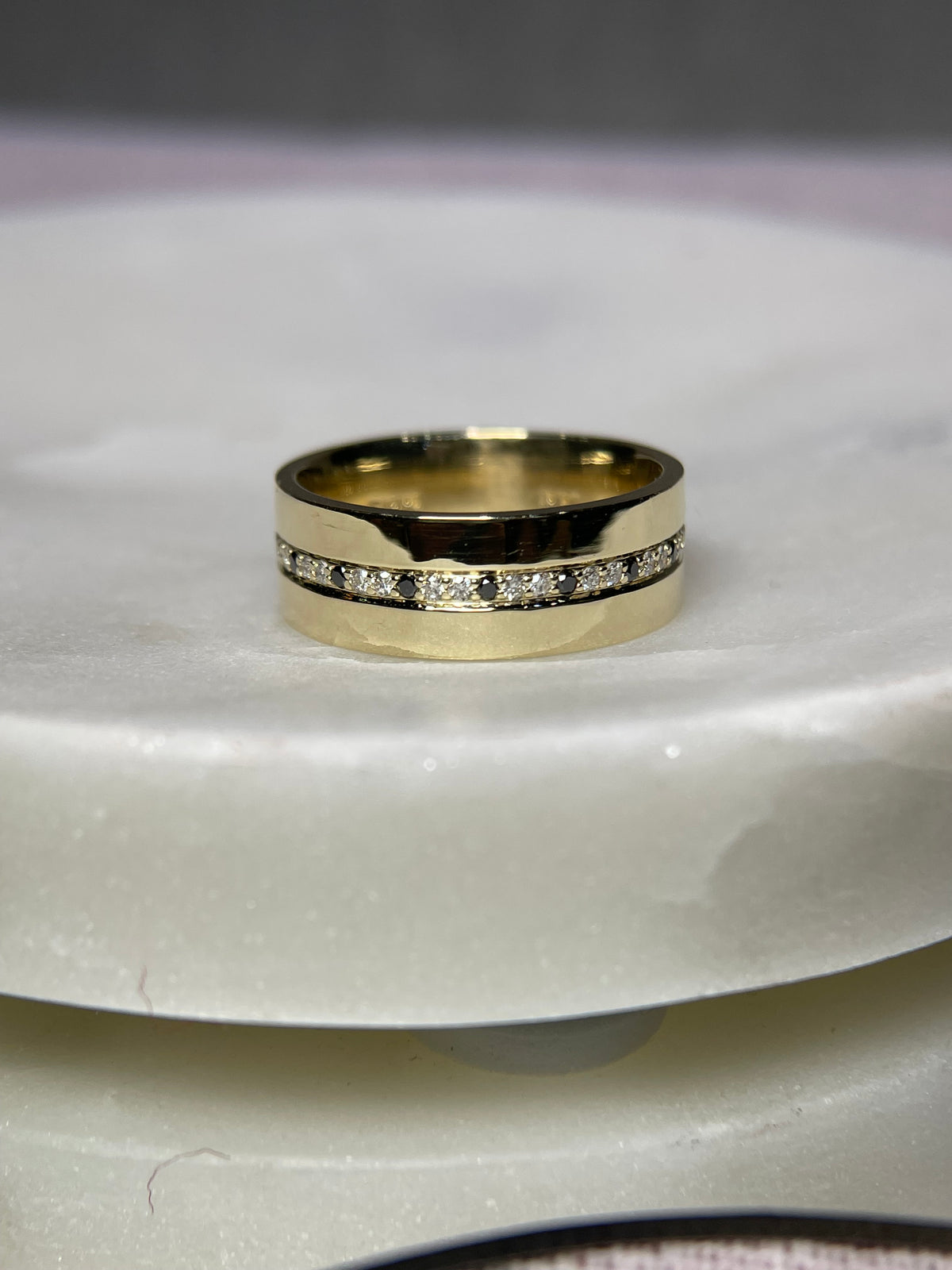 Polished Centered Diamond Wedding Band 14K Gold MR017