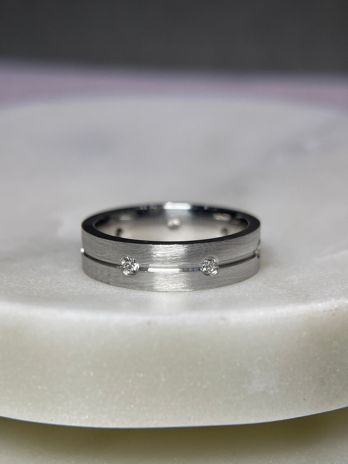 Brushed Center Line Bezel Diamond Wedding Band 14K Gold MR018