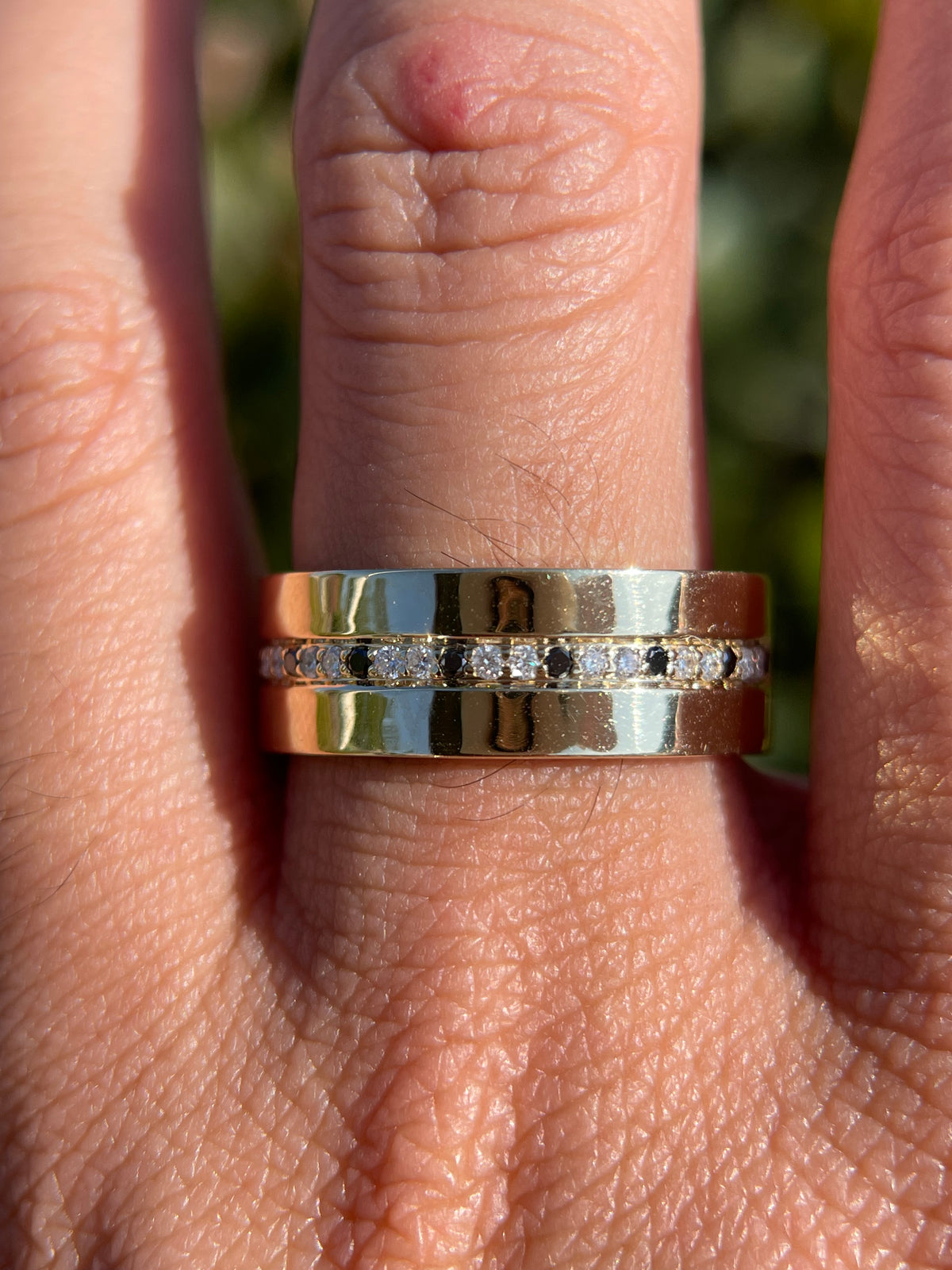 Polished Centered Diamond Wedding Band 14K Gold MR017