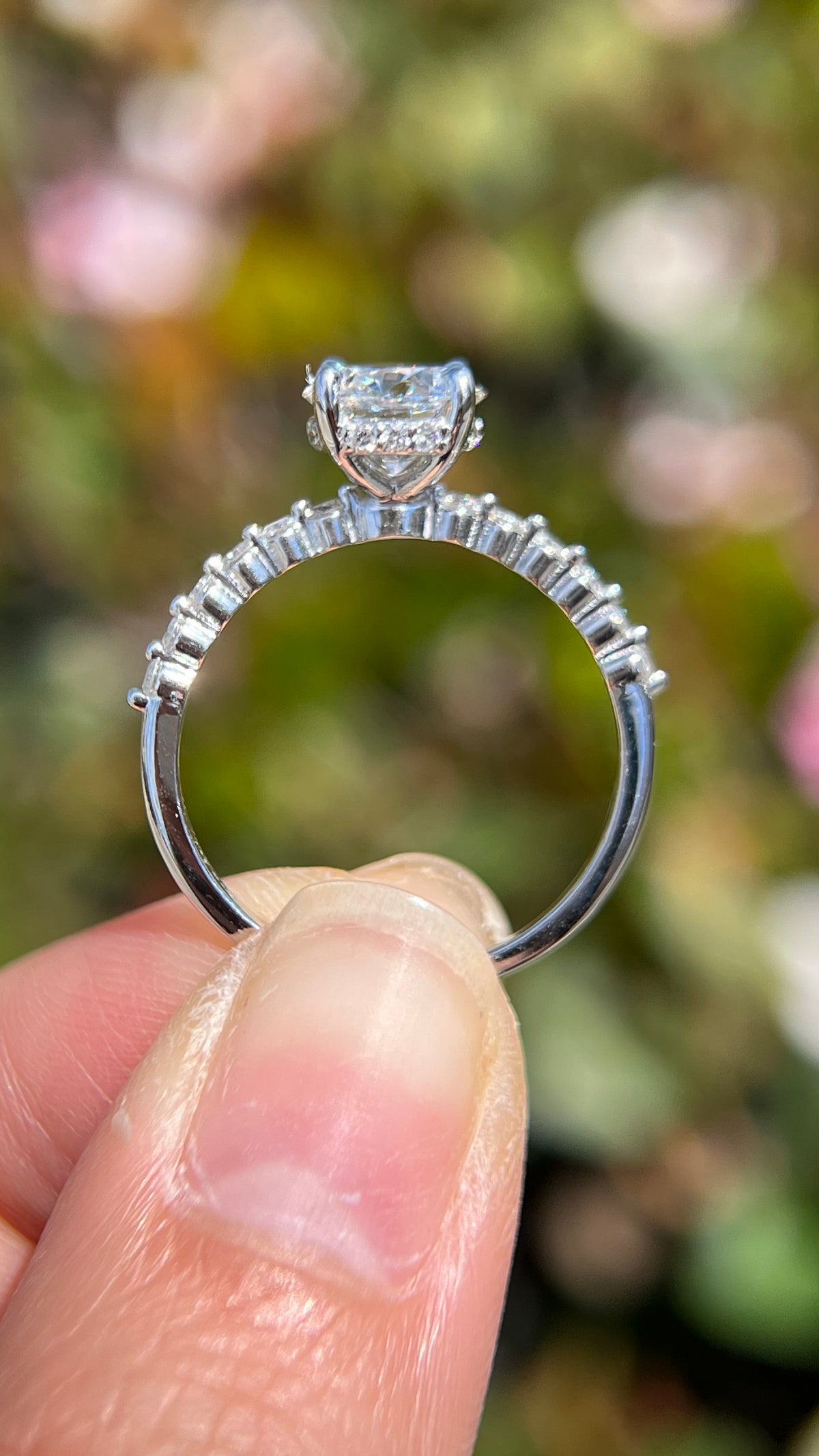 Iris 2.06ct E-VS1 Round Cut Lab Grown Diamond Engagement Ring 14K Gold