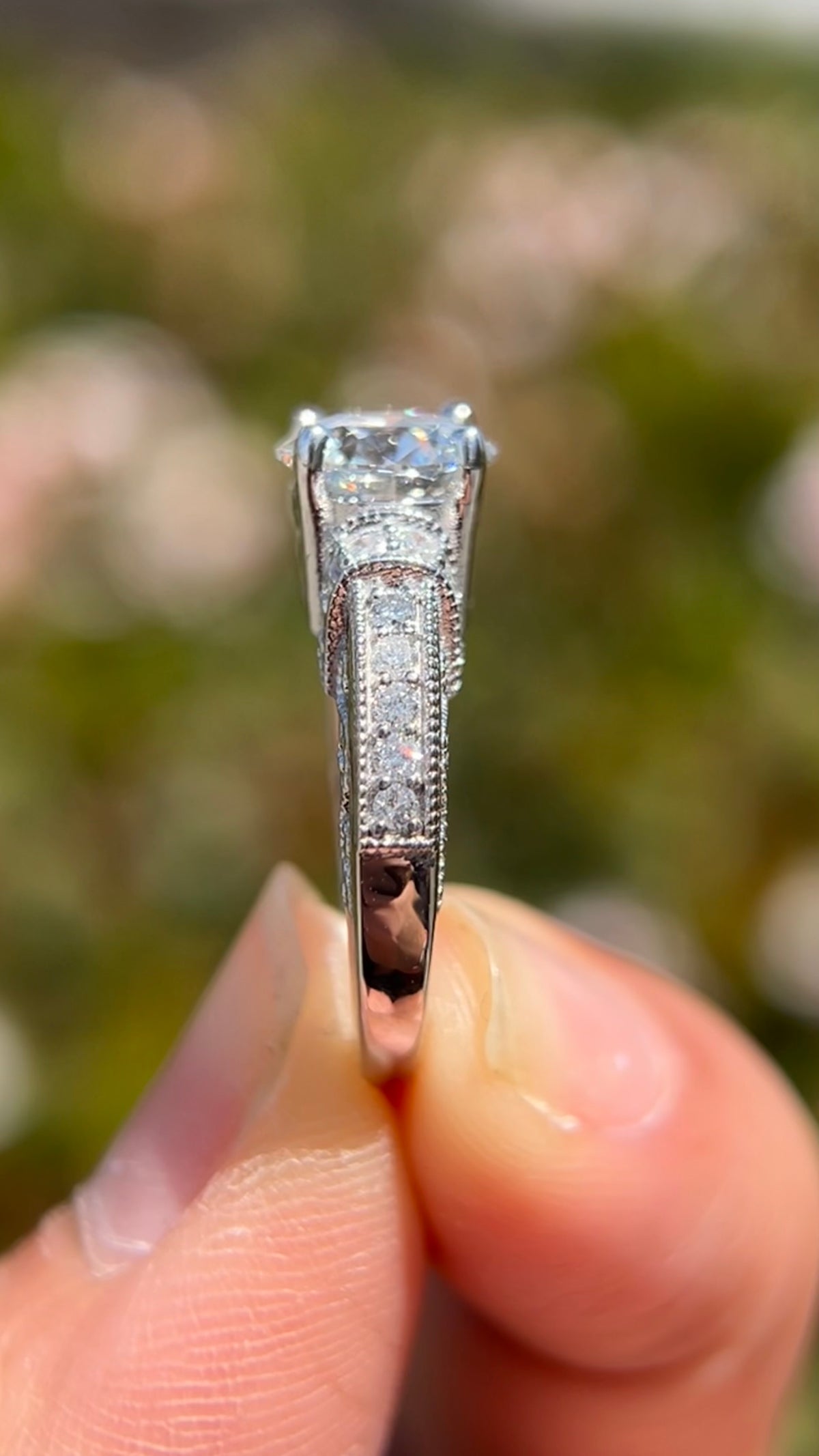 Kari 2.06ct E-VS1 Round Cut Lab Grown Diamond Engagement Ring 14K Gold