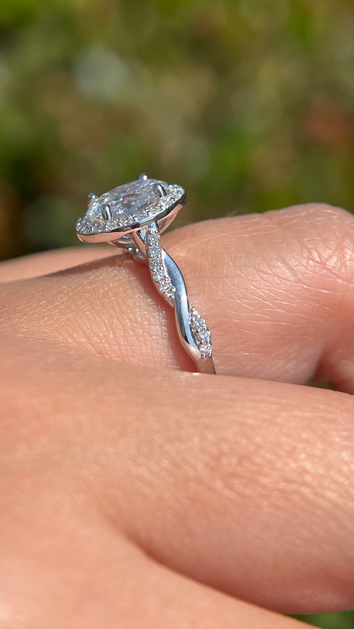 Lena Halo 1.58ct E-VS1 Oval Cut Lab Grown Diamond Engagement Ring 14K Gold