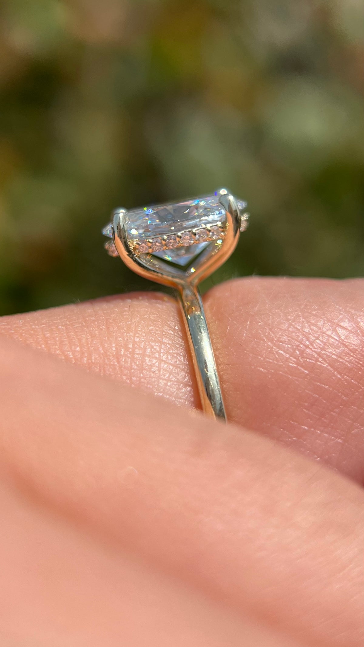 Evie 2.50ct E-VS1 Oval Cut Lab Grown Diamond Engagement Ring 14K Gold