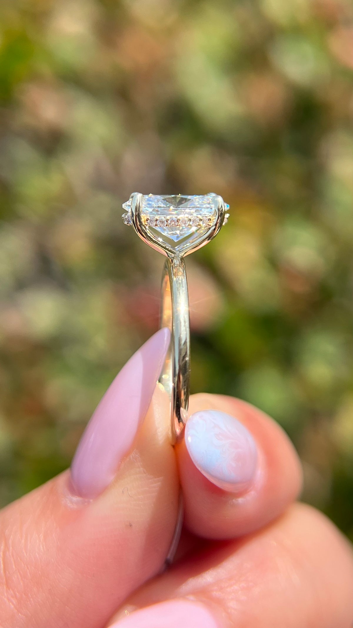 Evie 2.50ct E-VS1 Oval Cut Lab Grown Diamond Engagement Ring 14K Gold