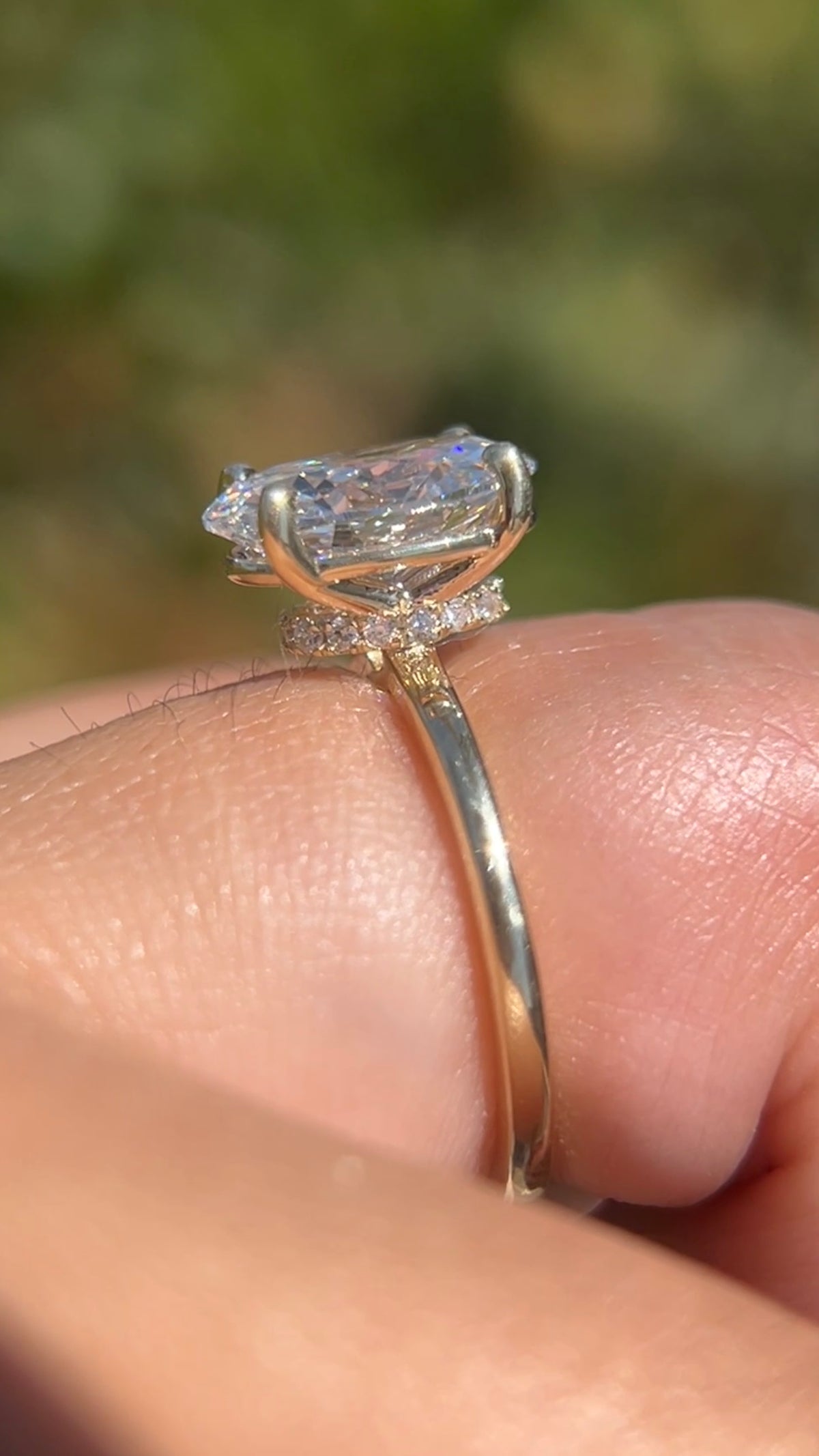 Sophi 2.50ct E-VS1 Oval Cut Lab Grown Diamond Engagement Ring 14K Gold