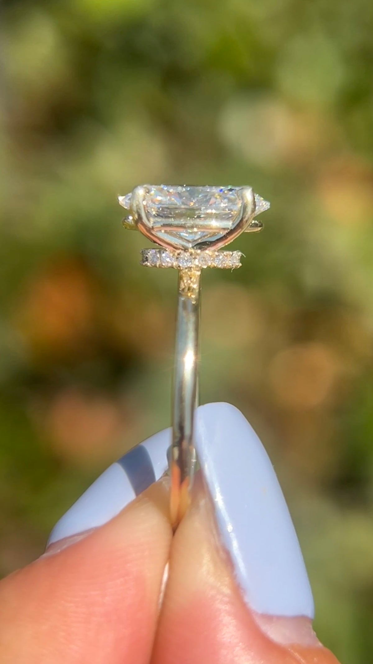 Sophi 2.50ct E-VS1 Oval Cut Lab Grown Diamond Engagement Ring 14K Gold