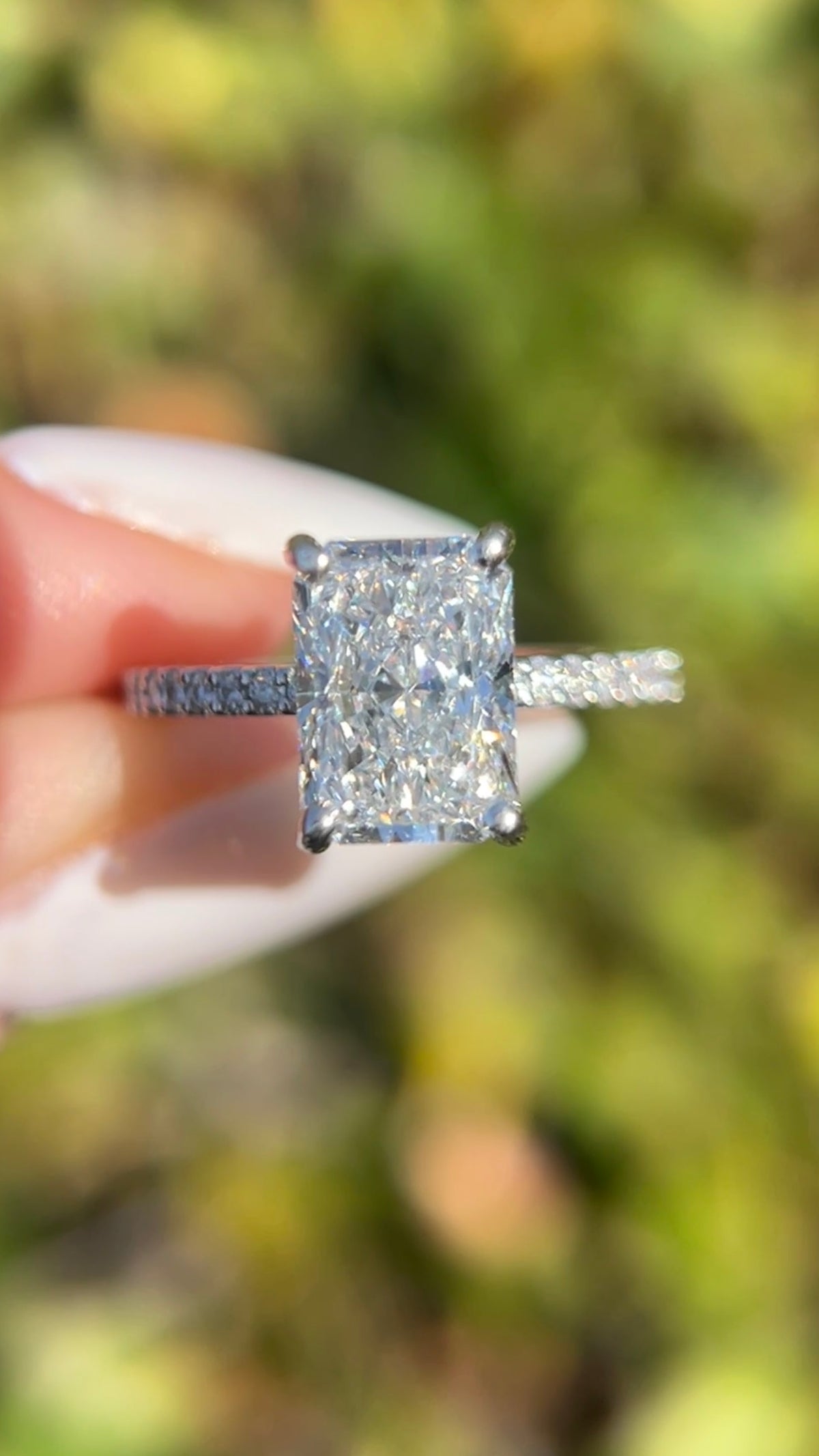 Jada 2.57ct E-VS1 Radiant Cut Lab Grown Diamond Engagement Ring 14K Gold