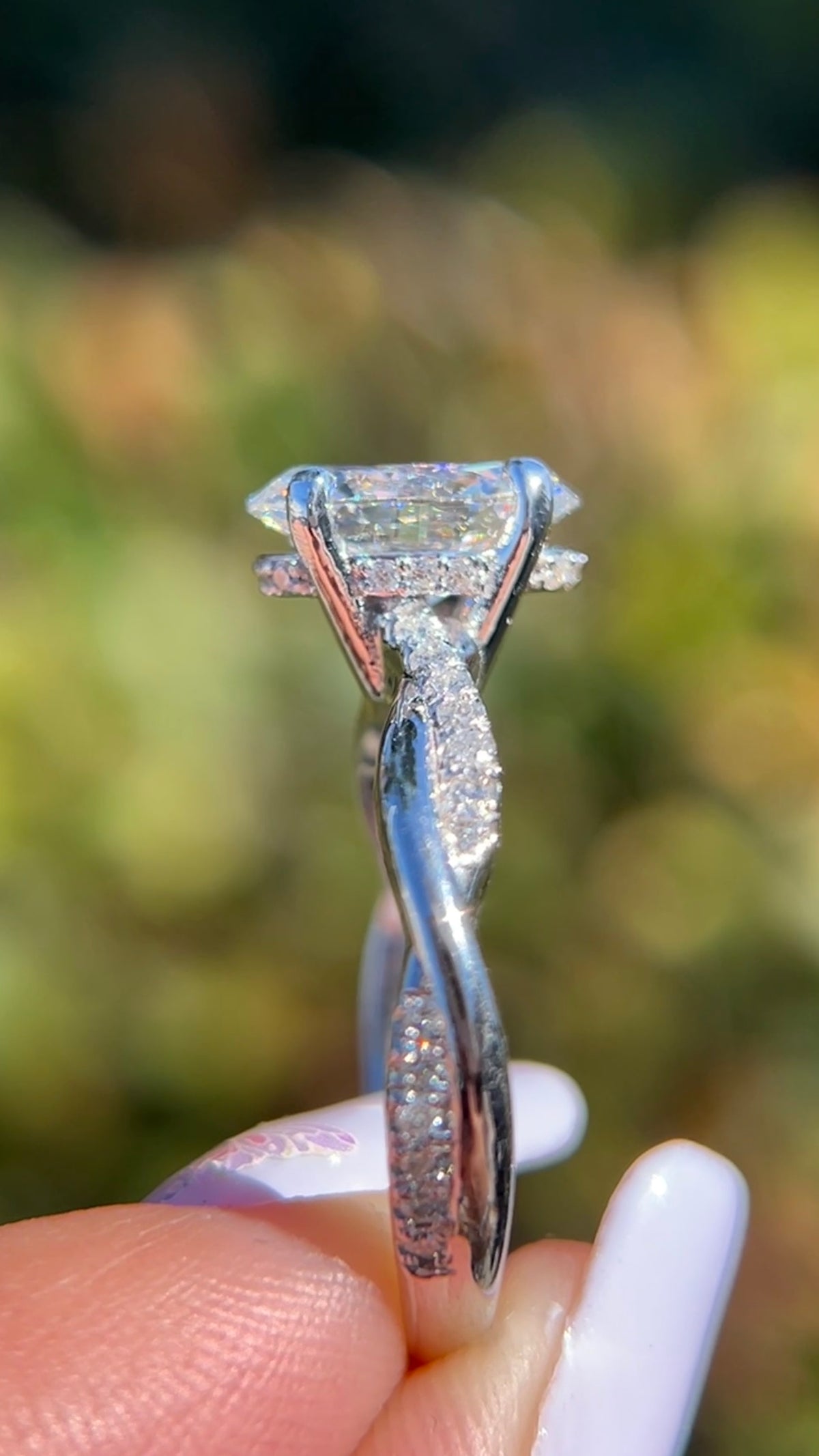 Leah 2.50ct E-VS1 Oval Cut Lab Grown Diamond Engagement Ring 14K Gold