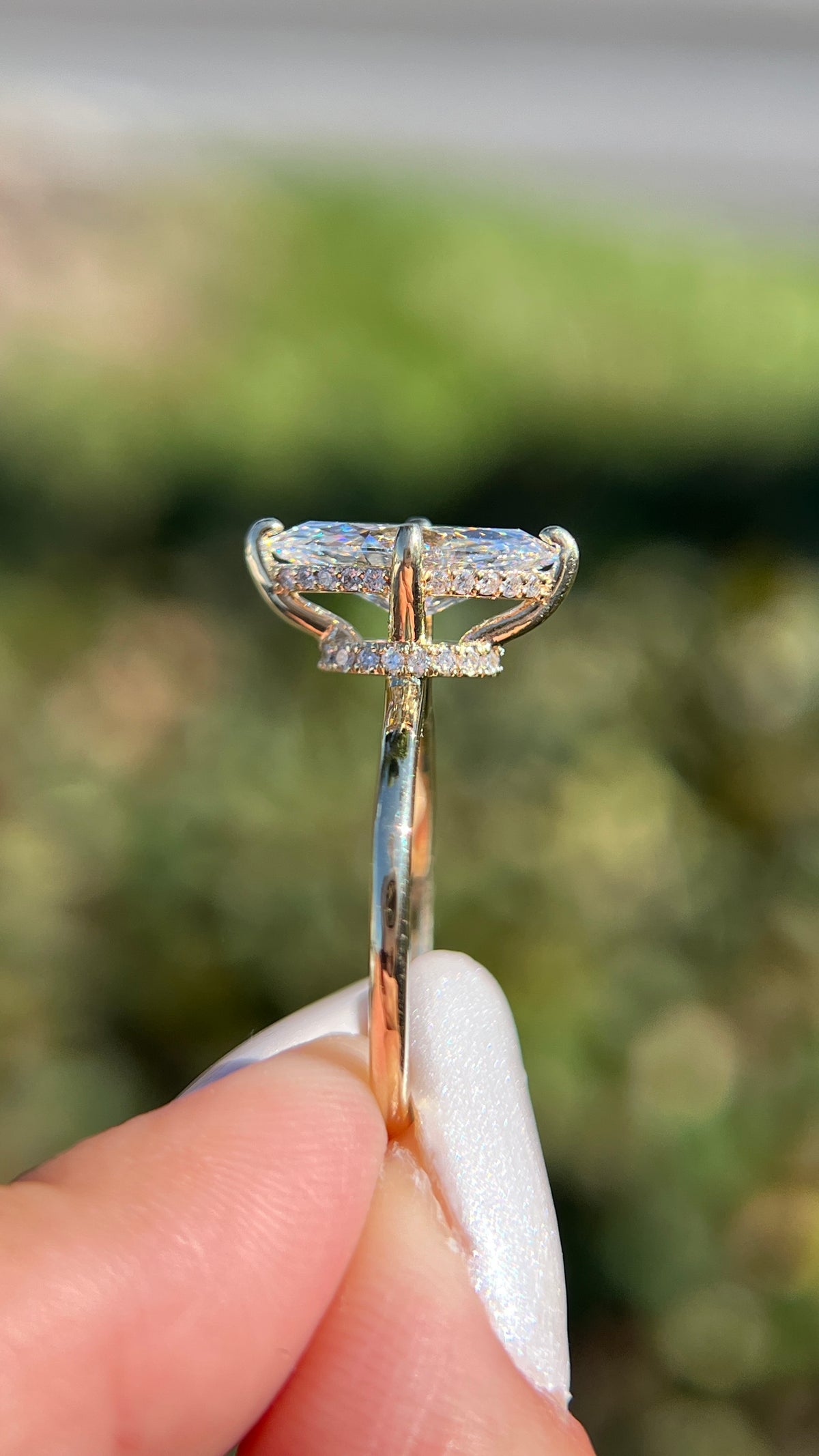 Sandy 2.09ct E-VS1 Marquise Cut Lab Grown Diamond Engagement Ring 14K Gold