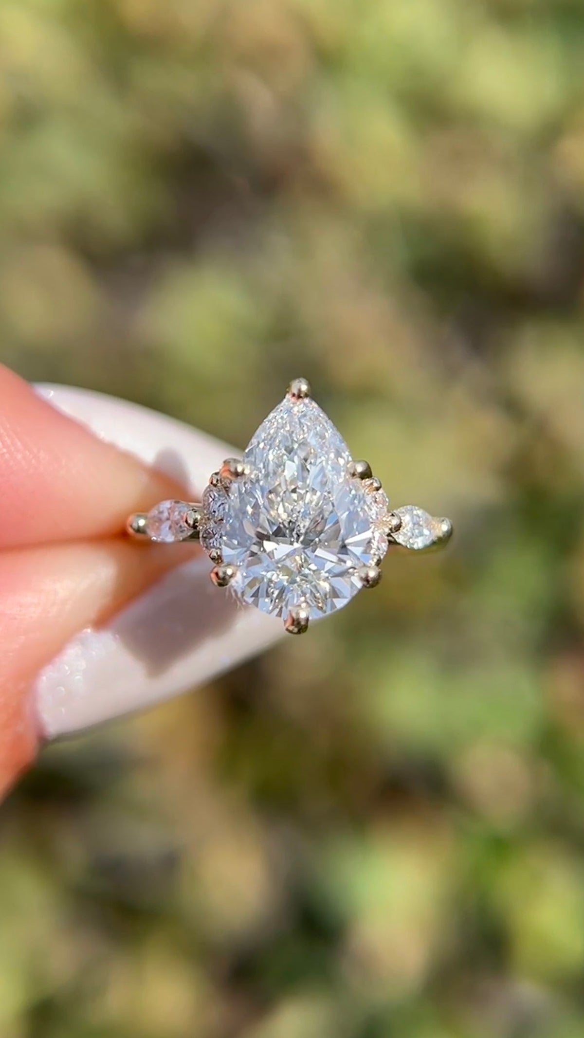 Mia 2.52ct E-VS1 Pear Cut Lab Grown Diamond Engagement Ring 14K Gold