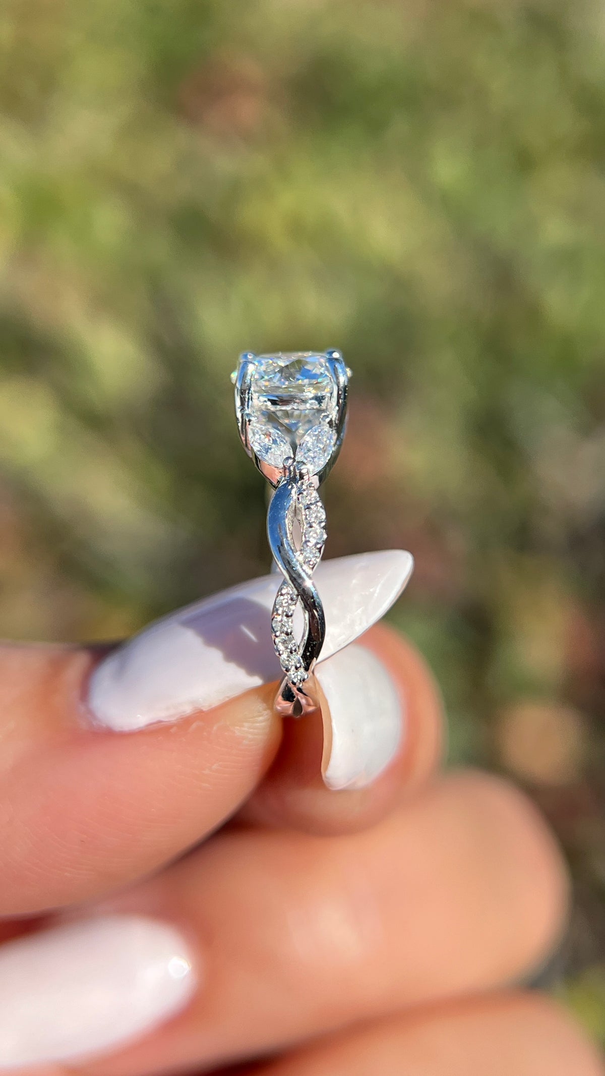 Kathy 1.80ct E-VS1 Round Cut Lab Grown Diamond Engagement Ring 14K Gold