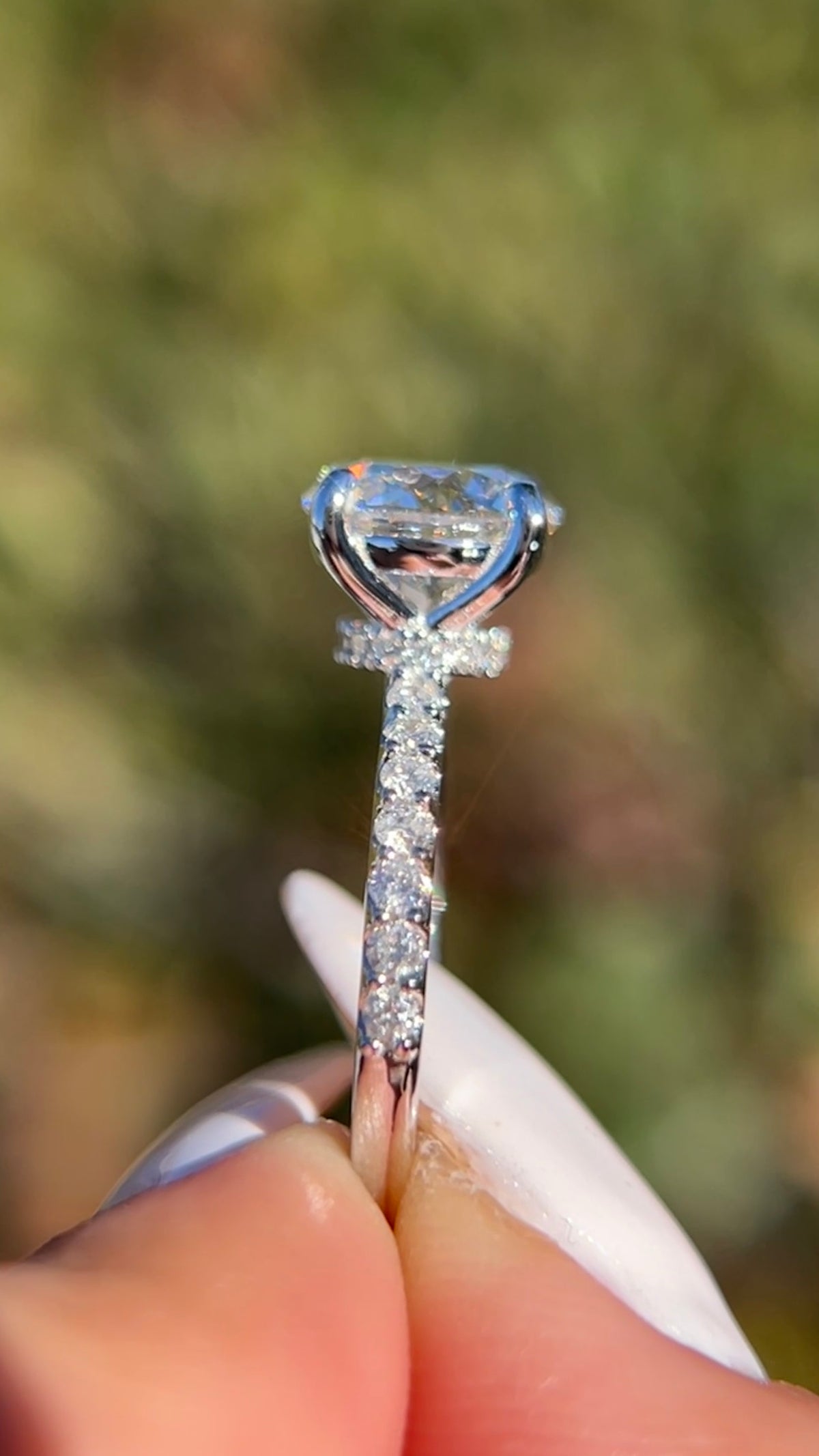 Cynthia 2.09ct E-VS1 Round Cut Lab Grown Diamond Engagement Ring 14K Gold