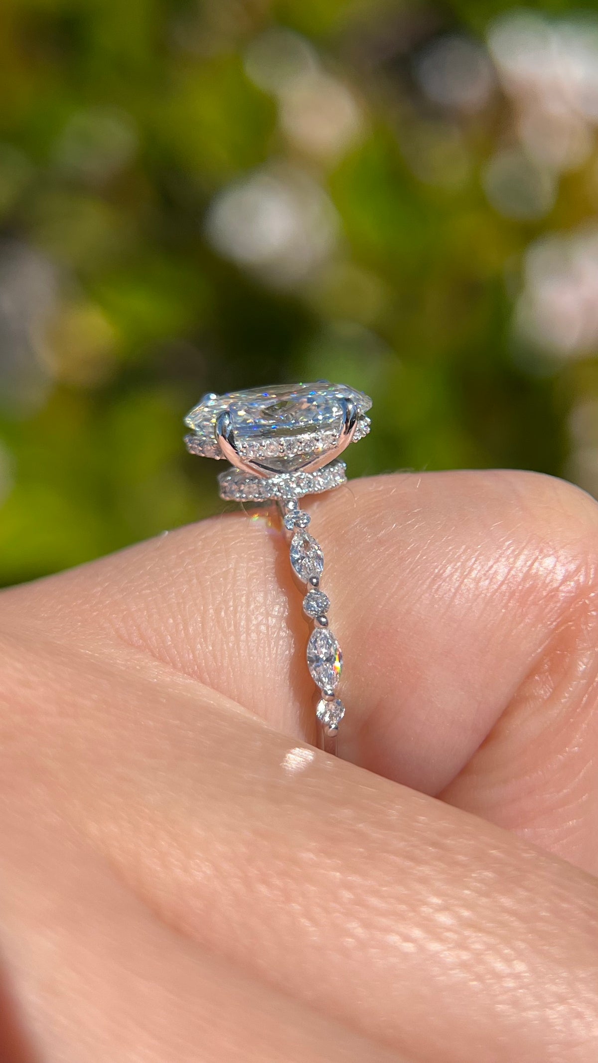 Mari 2.91ct E-VS1 Oval Cut Lab Grown Diamond Engagement Ring 14K Gold