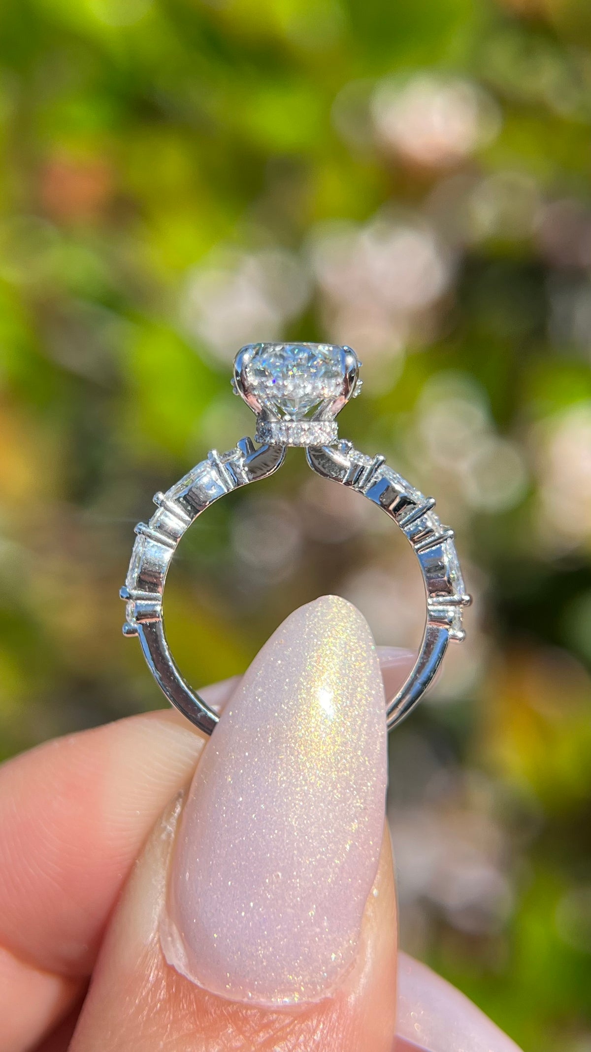 Mari 2.91ct E-VS1 Oval Cut Lab Grown Diamond Engagement Ring 14K Gold