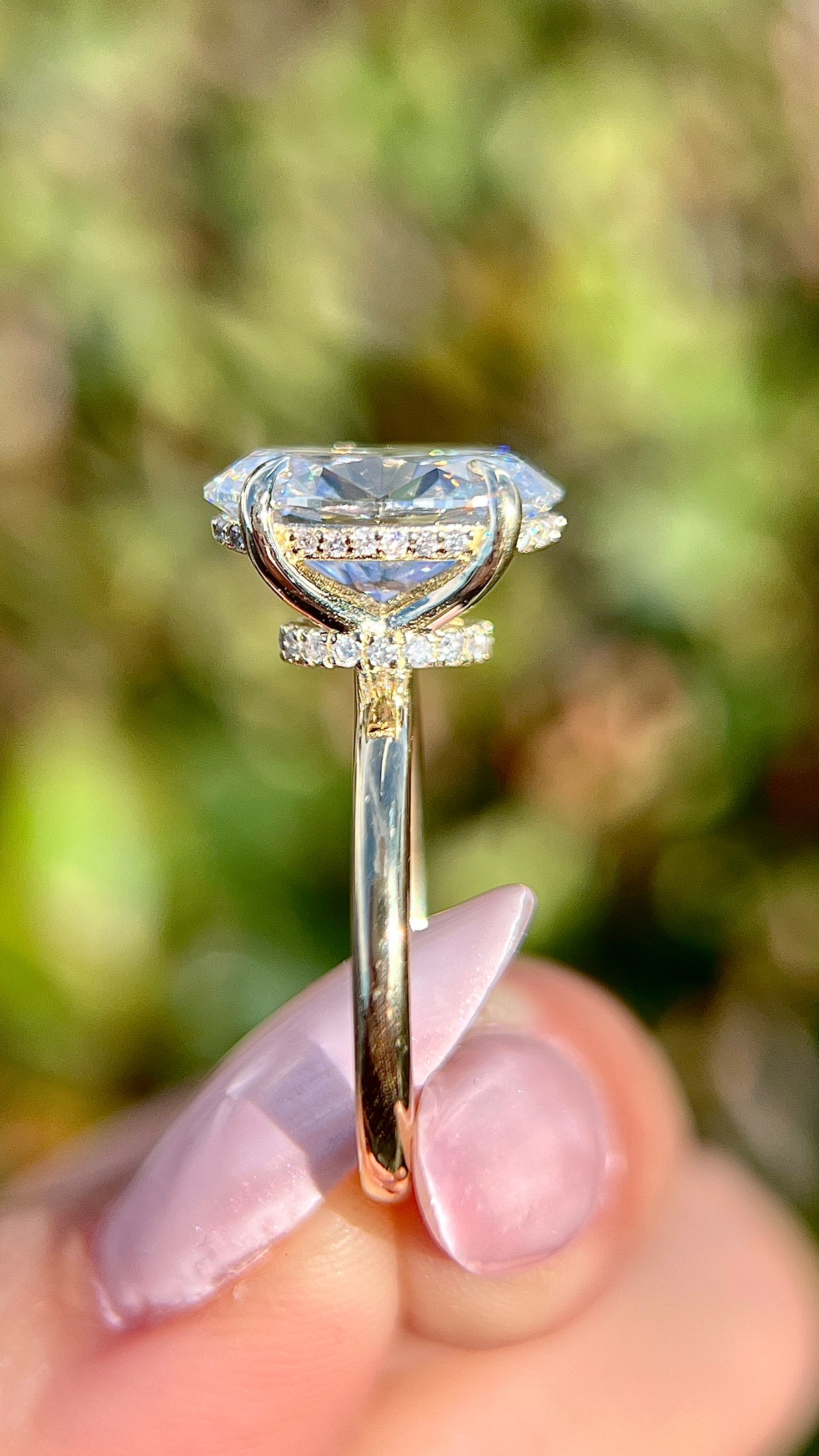 Sandy 5.03ct F-VS1 Oval Cut Lab Grown Diamond Engagement Ring 14K Gold