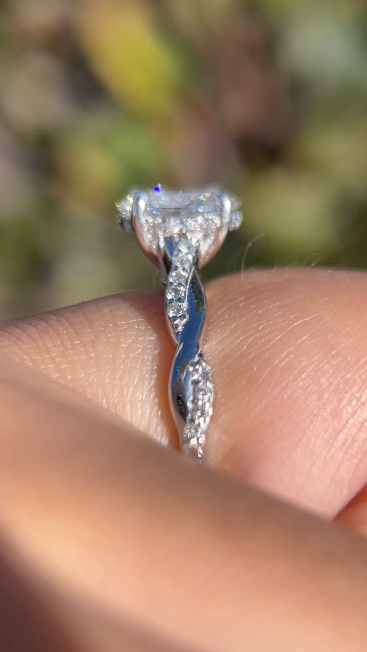 Lena 1.20ct F-VS1 Oval Cut Lab Grown Diamond Engagement Ring 14K Gold