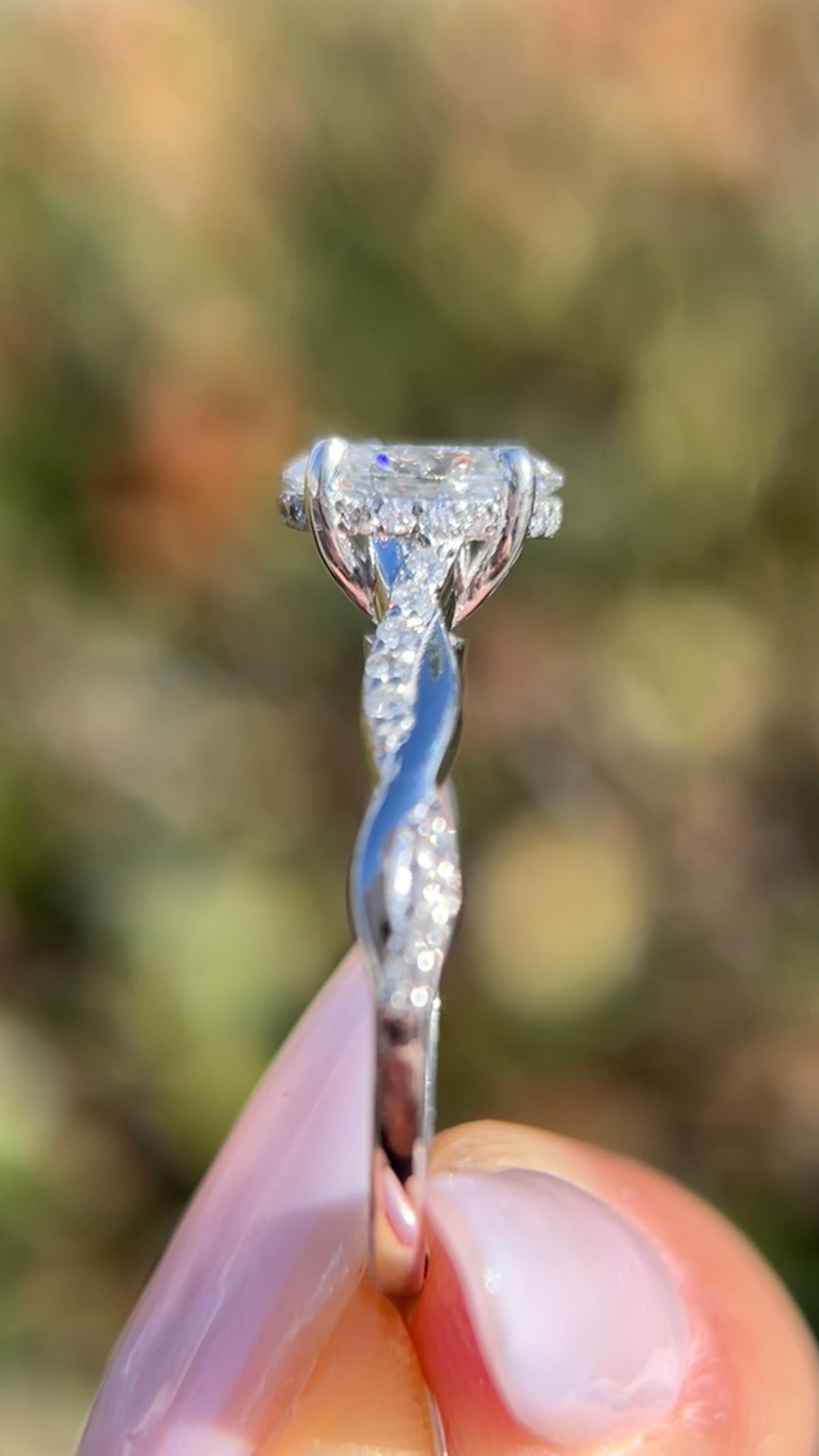 Lena 1.20ct F-VS1 Oval Cut Lab Grown Diamond Engagement Ring 14K Gold