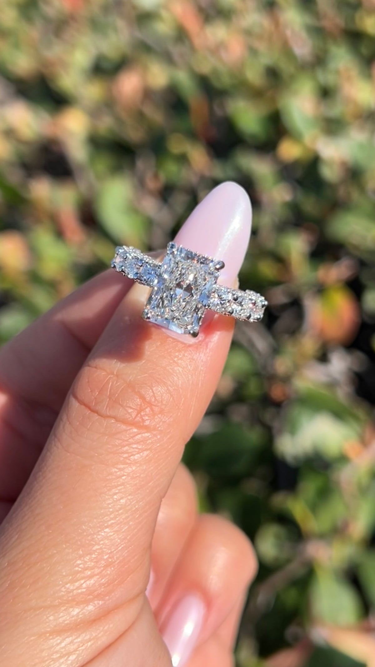 Kimi 3.87ct E-VS1 Radiant Cut Lab Grown Diamond Engagement Ring 14K Gold