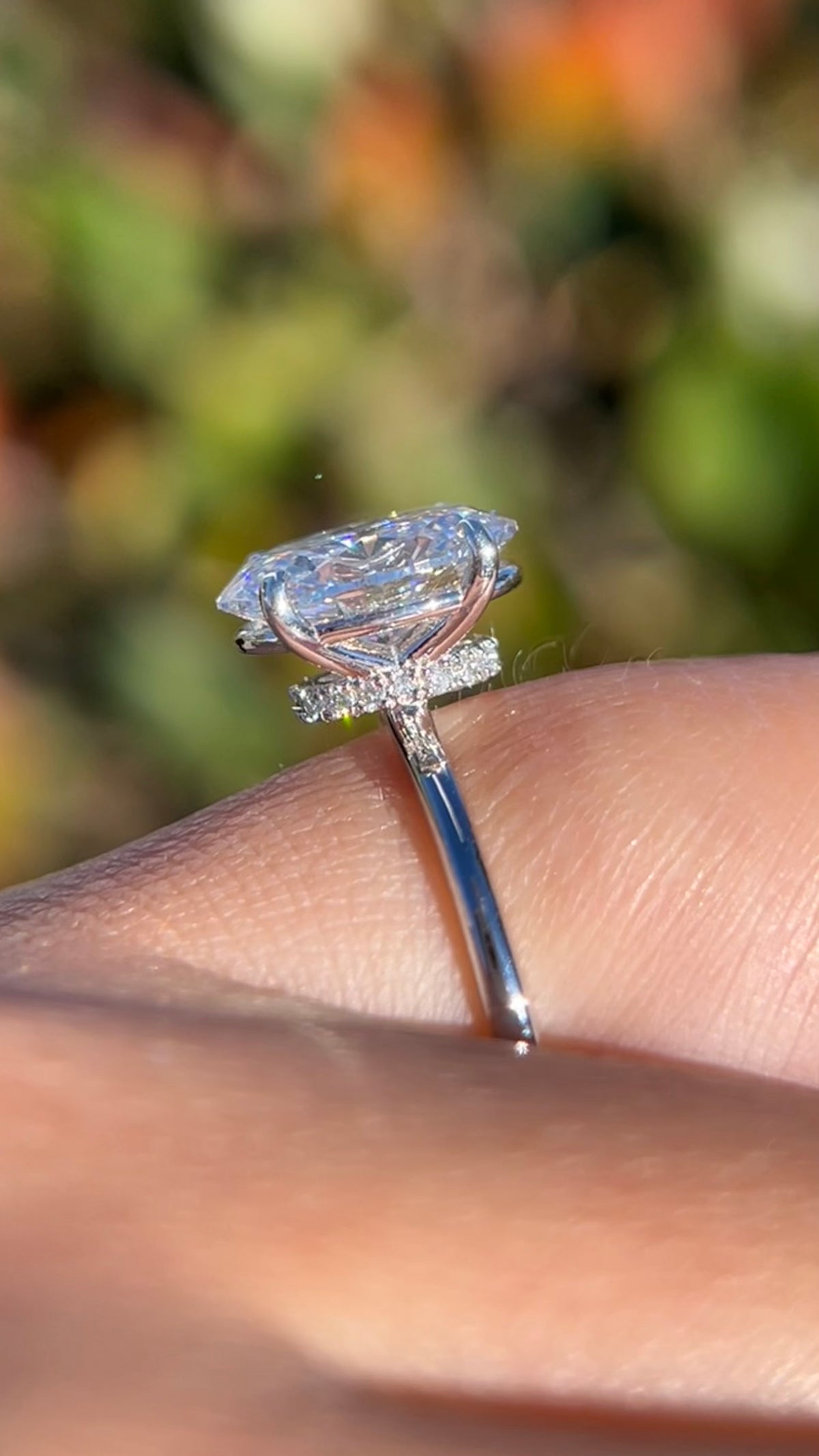 Sophi 3.09ct E-VS1 Oval Cut Lab Grown Diamond Engagement Ring 14K Gold