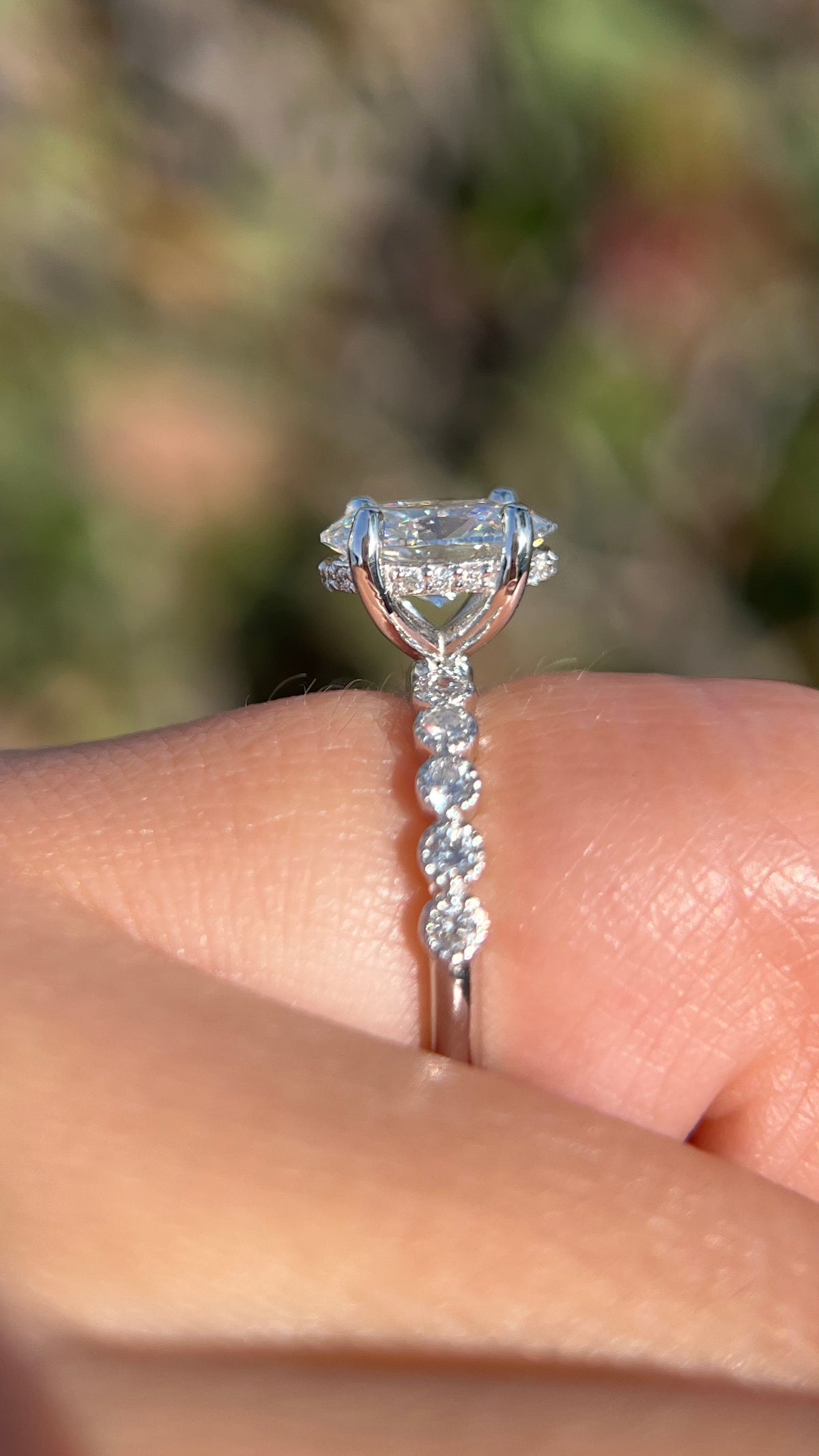 Irene 1.58ct E-VS1 Oval Cut Lab Grown Diamond Engagement Ring 14K Gold