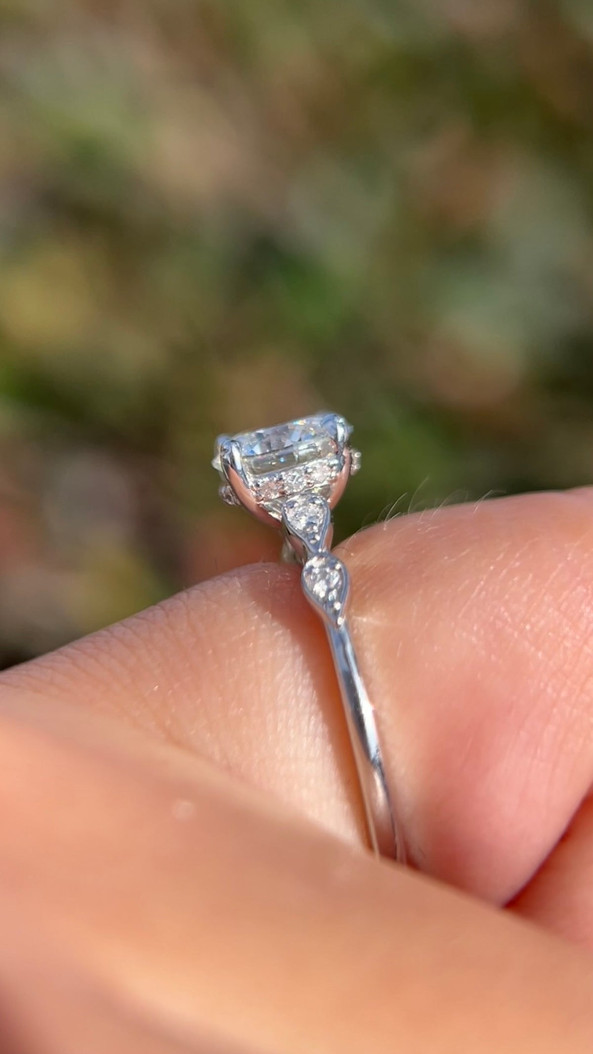 Paige 1.58ct E-VS1 Round Cut Lab Grown Diamond Engagement Ring 14K Gold