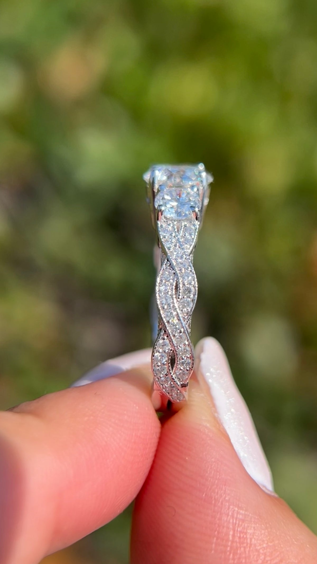 Claire 1.24ct E-VS1 Round Cut Lab Grown Diamond Engagement Ring 14K Gold