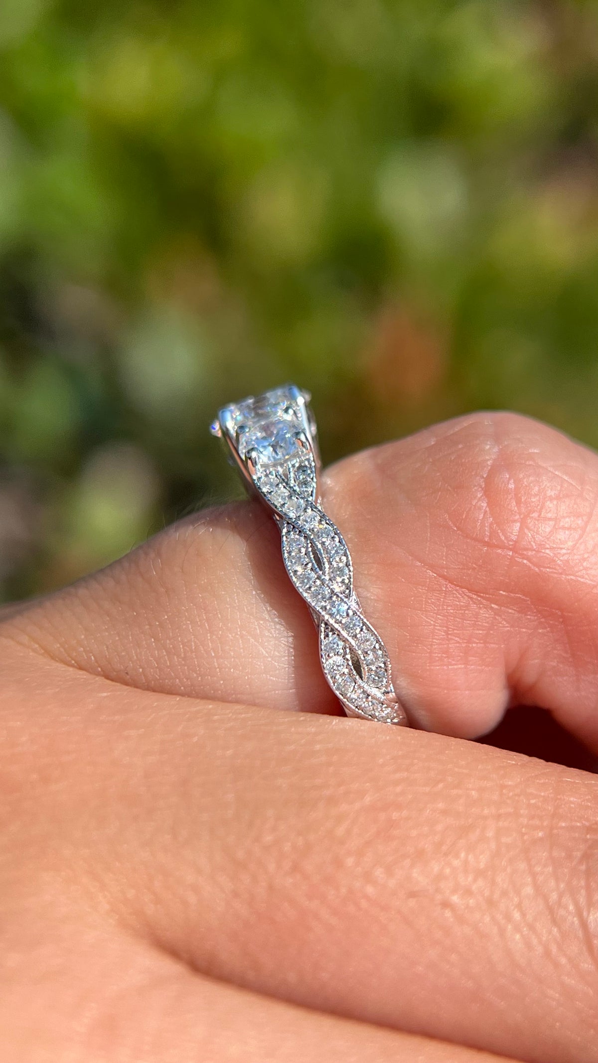 Claire 1.24ct E-VS1 Round Cut Lab Grown Diamond Engagement Ring 14K Gold