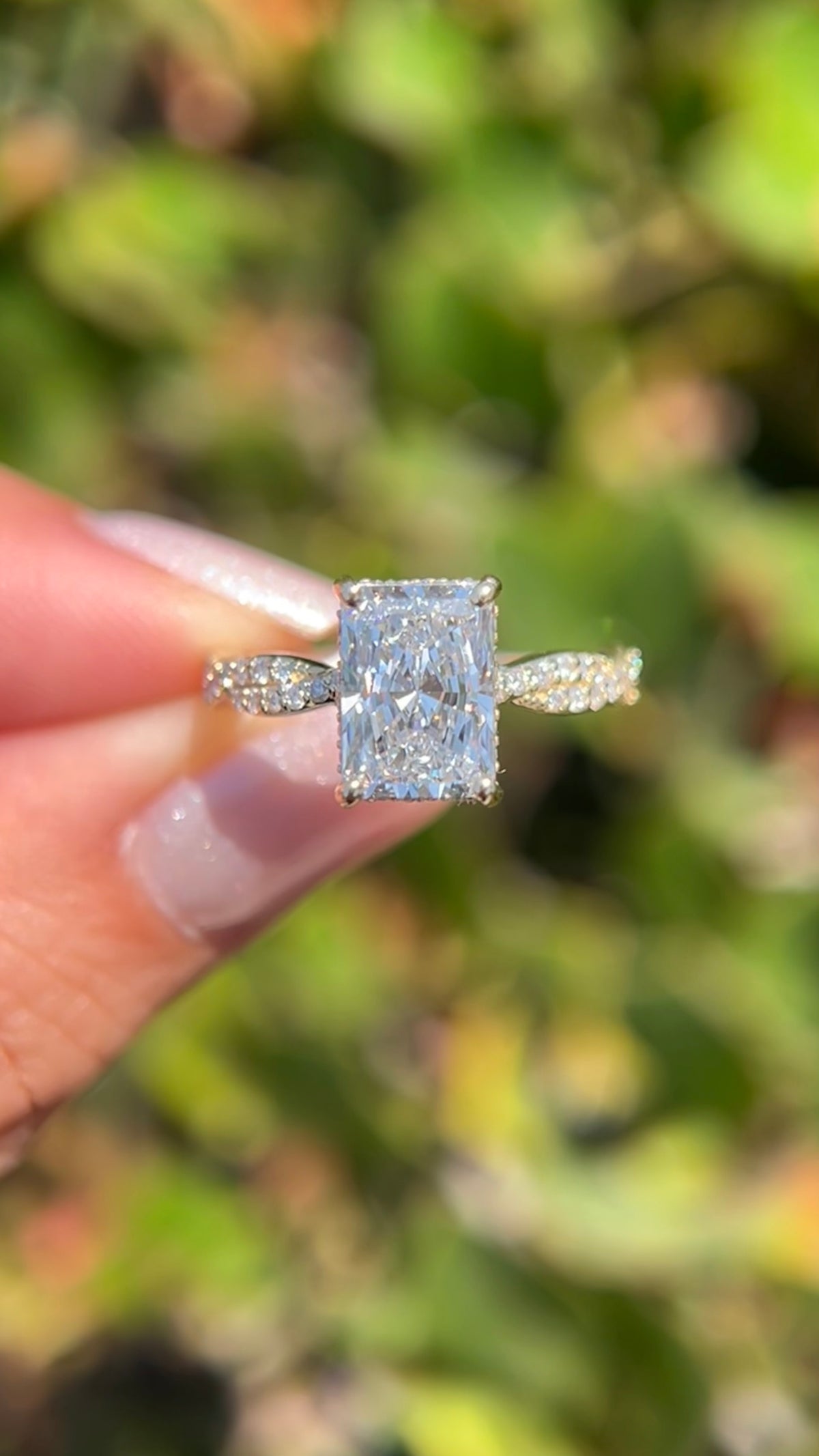 Laura Diamond Twist 2.26ct E-VS1 Radiant Cut Lab Grown Diamond Engagement Ring 14K Gold