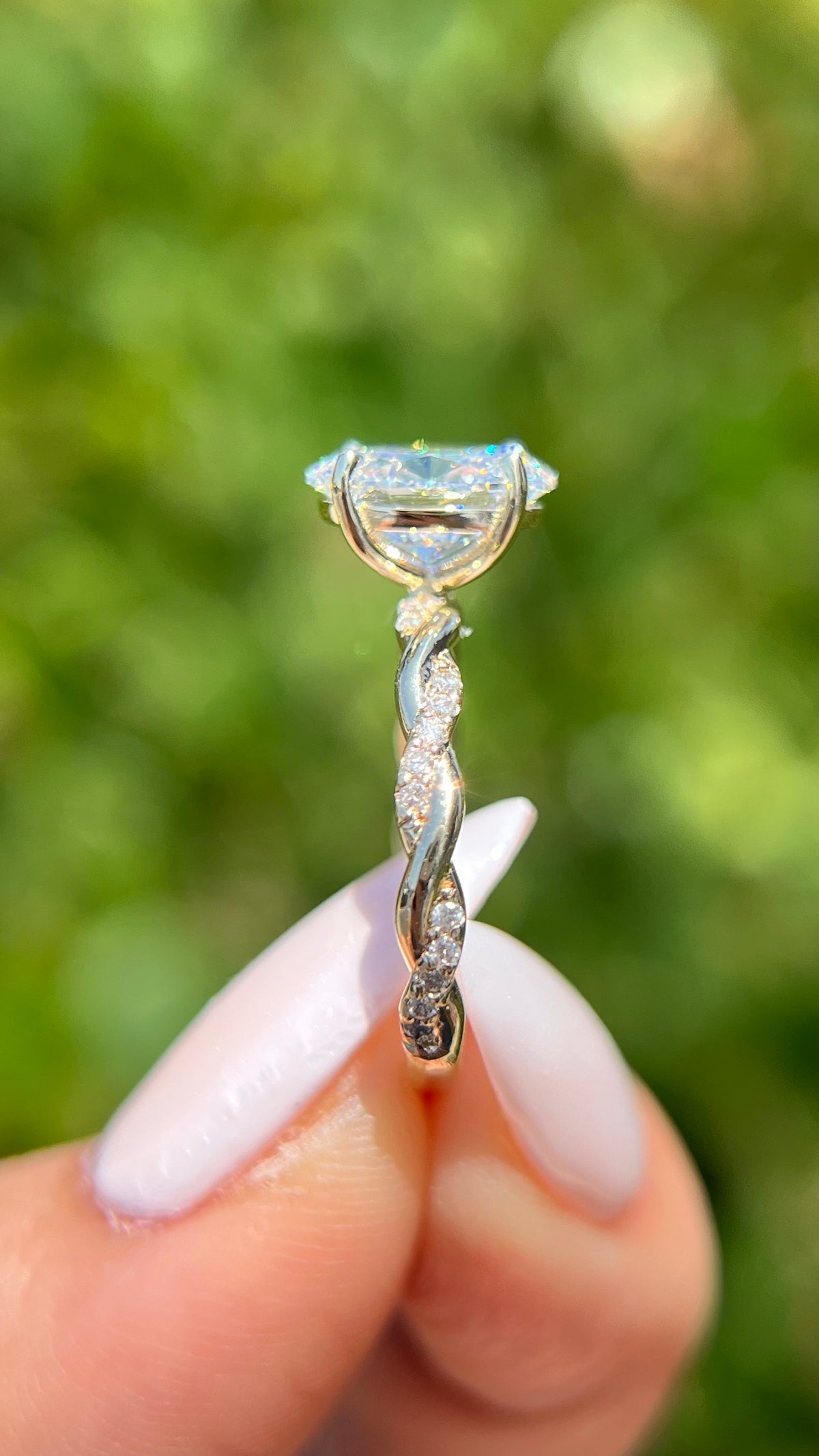 Lexi 1.91ct E-VS1 Oval Cut Lab Grown Diamond Engagement Ring 14K Gold