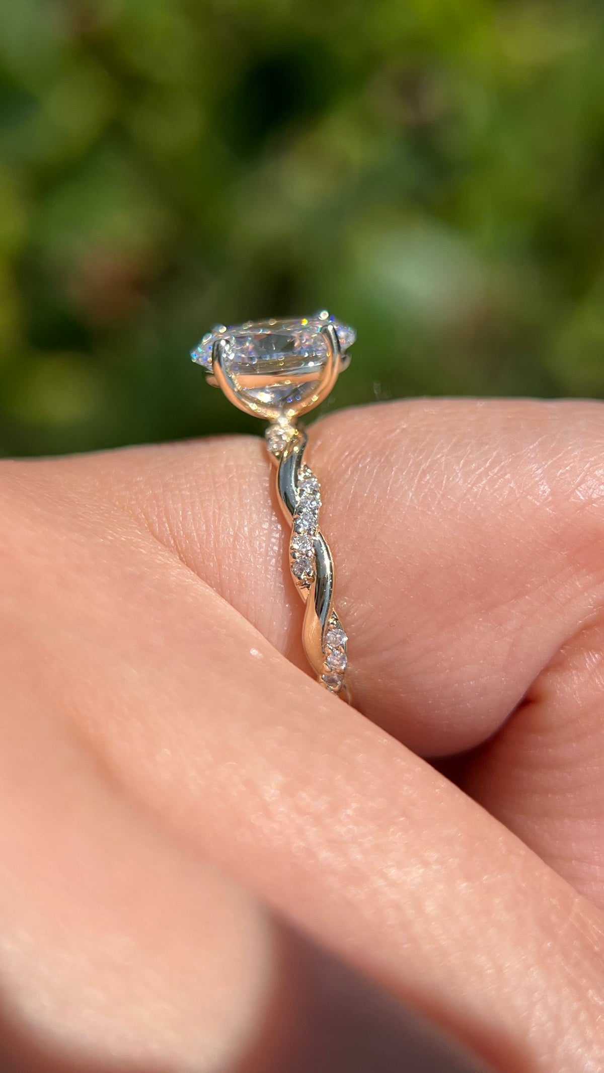 Lexi 1.91ct E-VS1 Oval Cut Lab Grown Diamond Engagement Ring 14K Gold