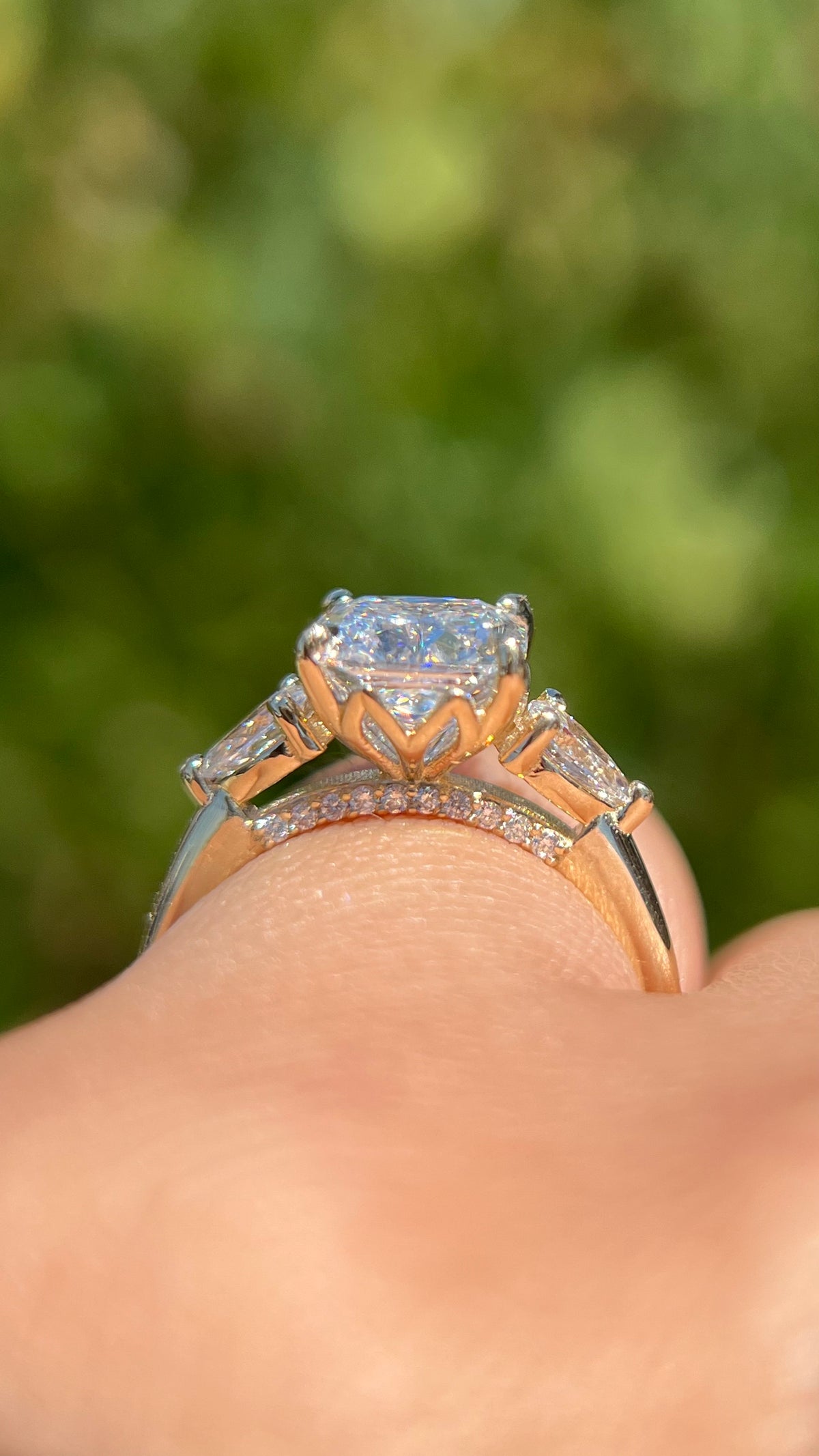 Polly 2.64ct E-VS1 Cushion Cut Lab Grown Diamond Engagement Ring 14K Gold