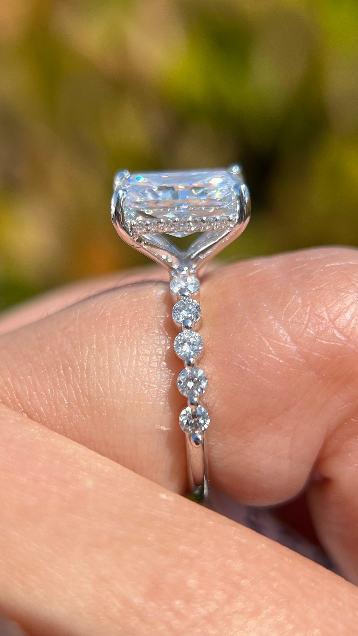 Isa 2.79ct E-VS1 Radiant Cut Lab Grown Diamond Engagement Ring 14K Gold