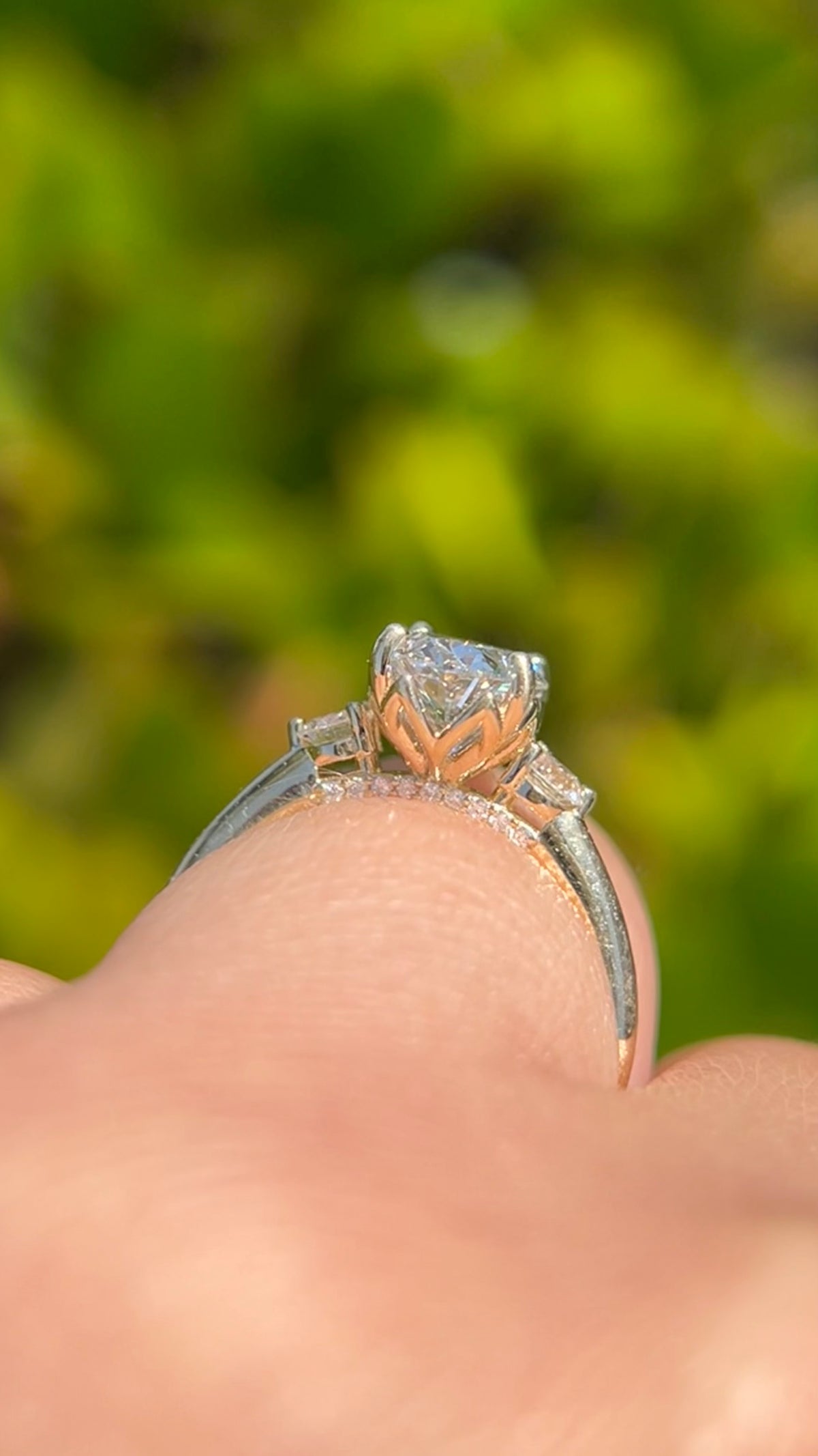 Ollie 1.91ct E-VS1 Oval Cut Lab Grown Diamond Engagement Ring 14K Gold