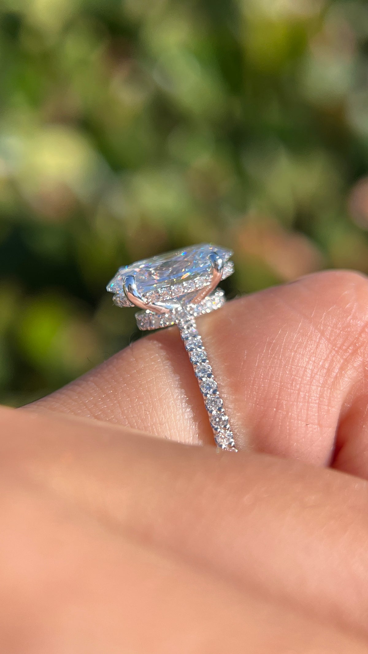 Jenni 4.10ct E-VS1 Oval Cut Lab Grown Diamond Engagement Ring 14K Gold