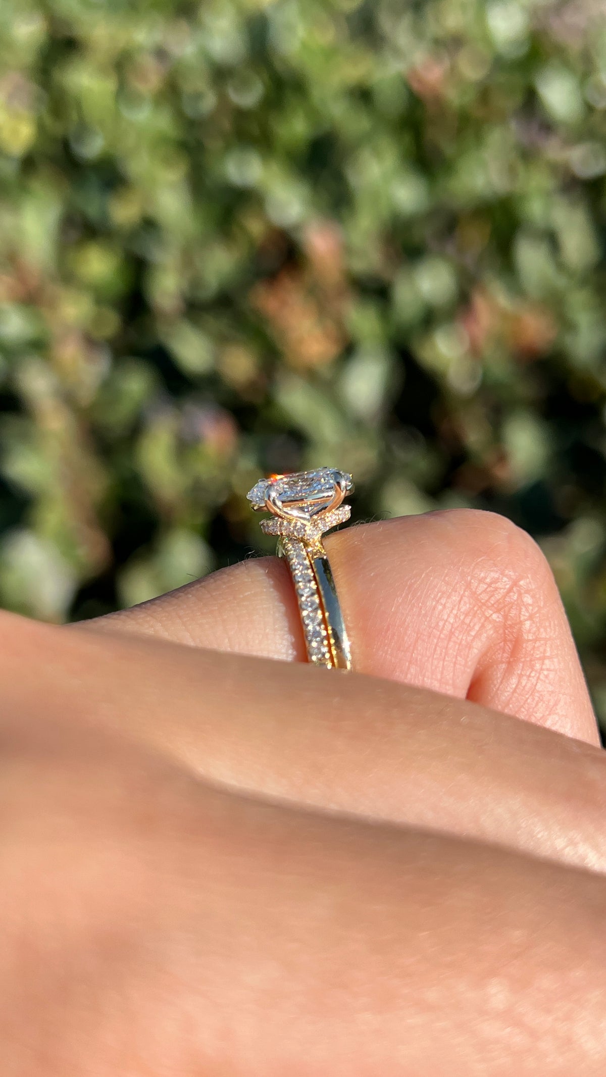 Sadie 1.58ct E-VS1 Oval Cut Lab Grown Diamond Engagement Ring 14K Gold