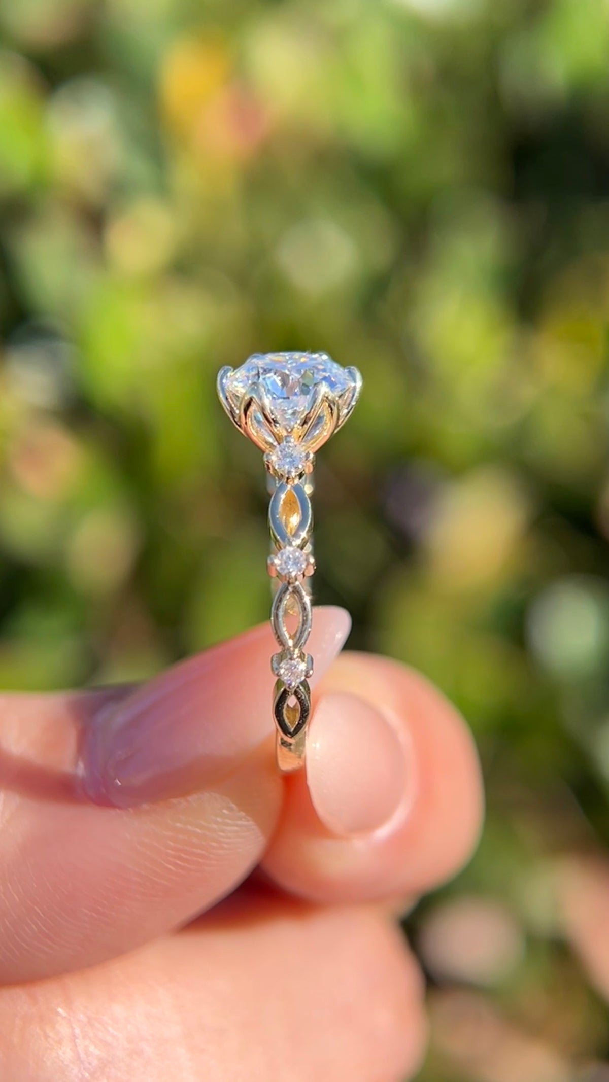 Allie Tulip Prongs 1.59ct E-VS1 Round Cut Lab Grown Diamond Engagement Ring 14K Gold