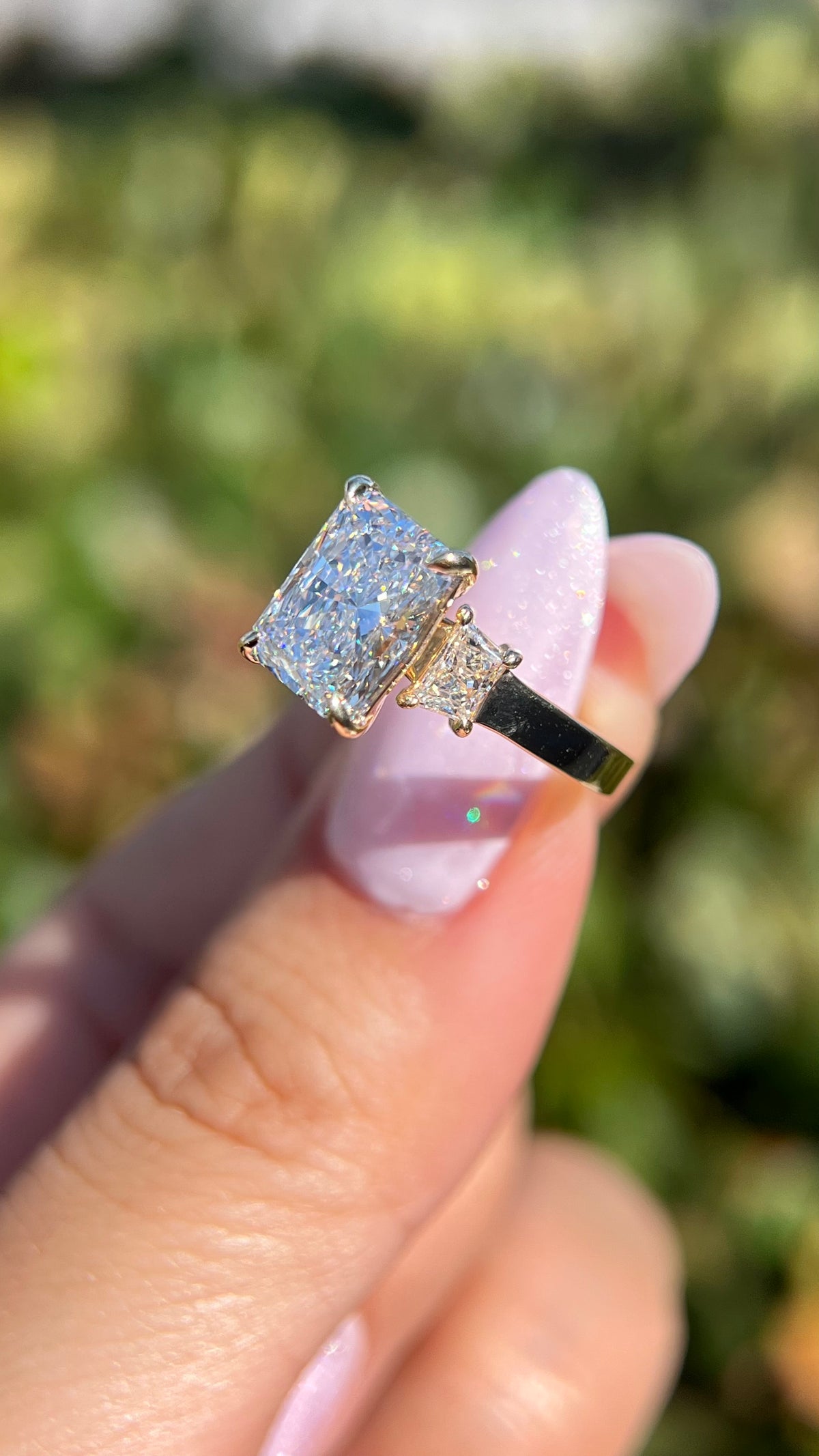 Shela 2.85ct F-VS1 Radiant Cut Lab Grown Diamond Engagement Ring 14K Gold