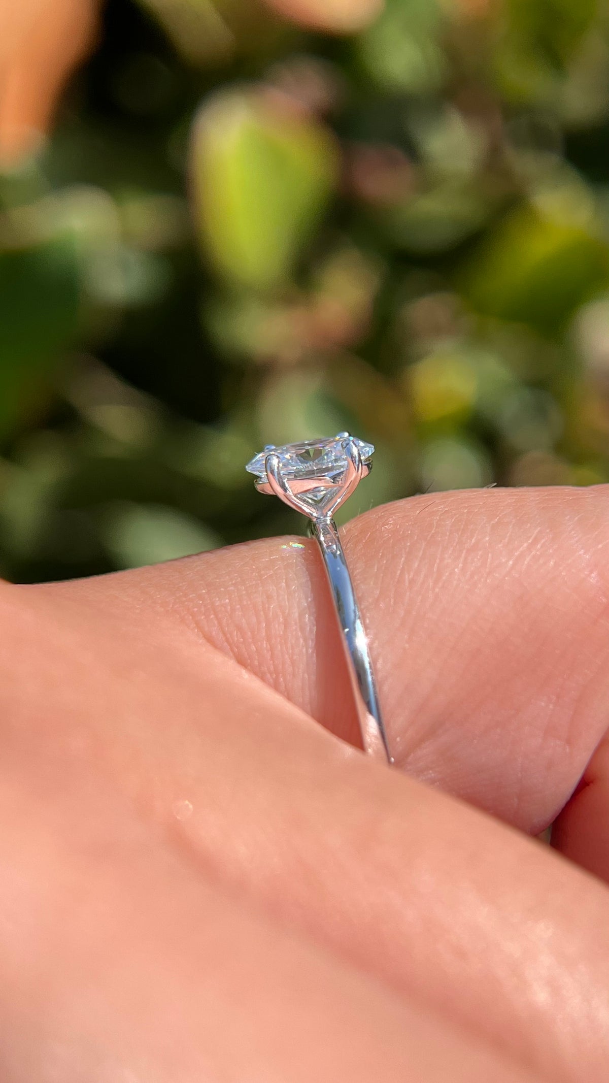 Evie 1.00ct E-VS1 Oval Cut Lab Grown Diamond Engagement Ring 14K Gold