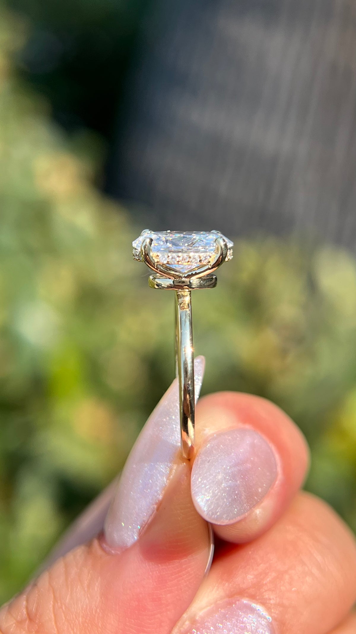 Kaia 2.20ct E-VS1 Oval Cut Lab Grown Diamond Engagement Ring 14K Gold