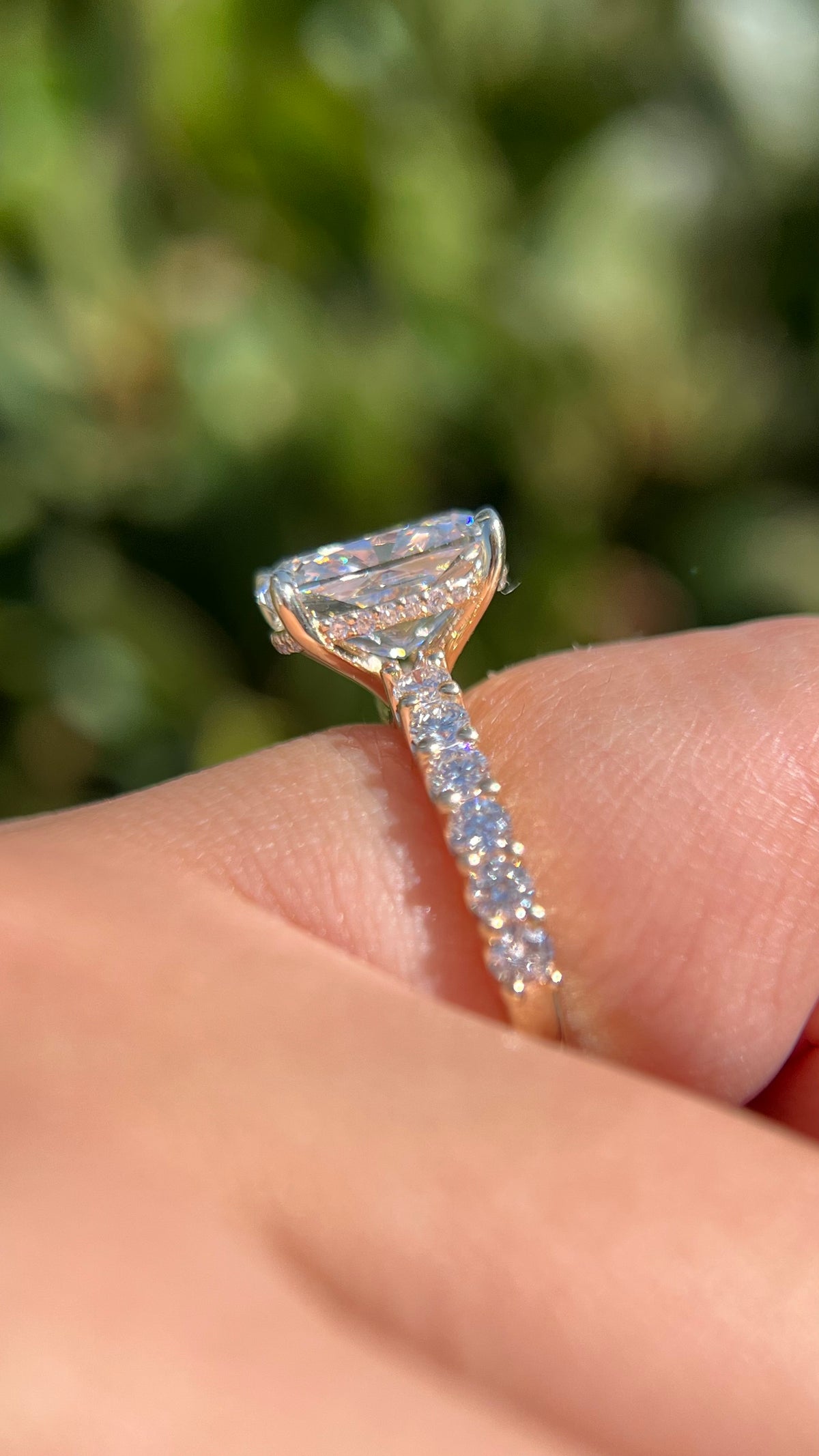 Crystal 4.07ct E-VS1 Cushion Cut Lab Grown Diamond Engagement Ring 14K Gold