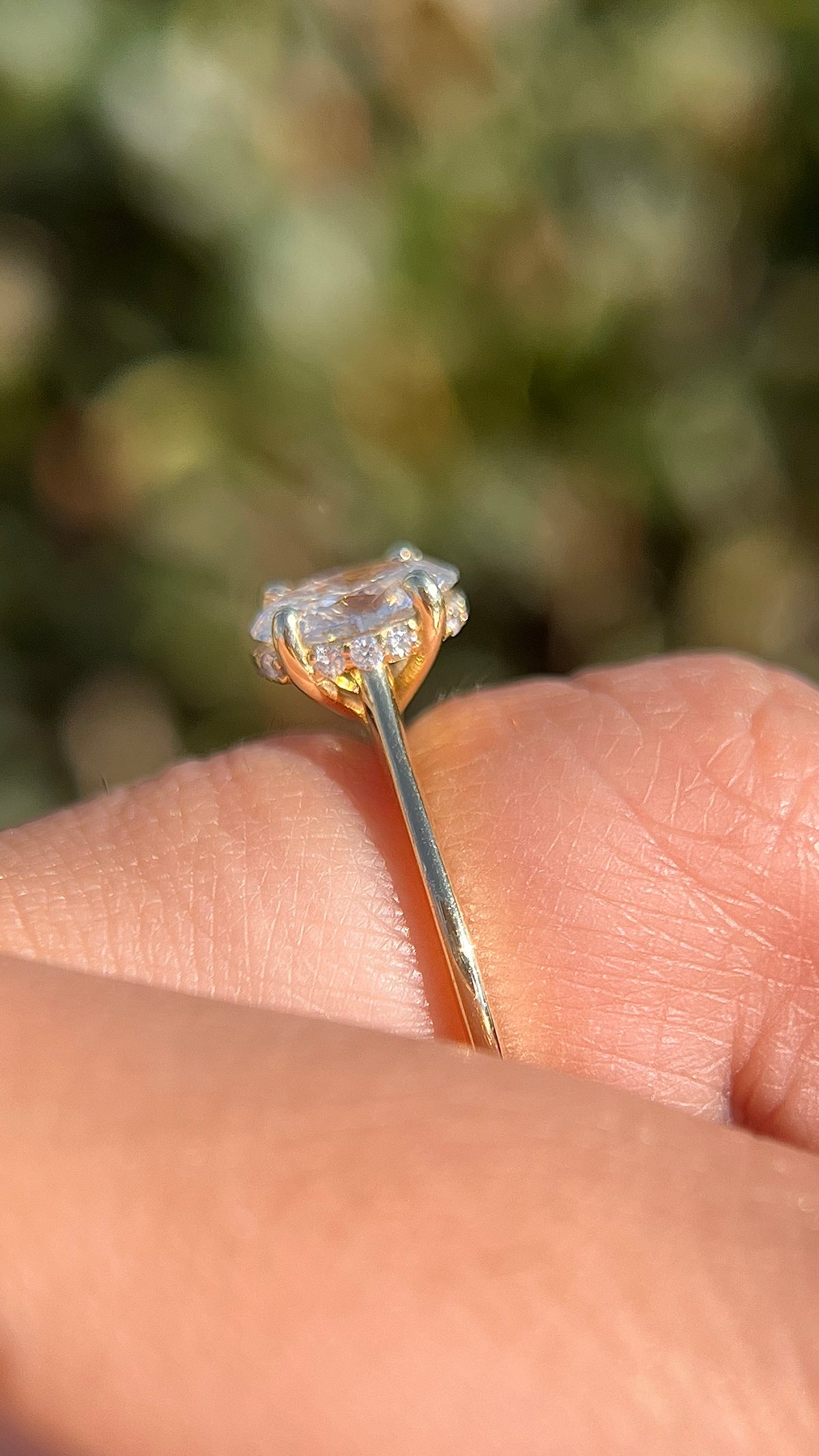 Ava 1.00ct E-SI1 Oval Cut Lab Grown Diamond Engagement Ring 14K Gold