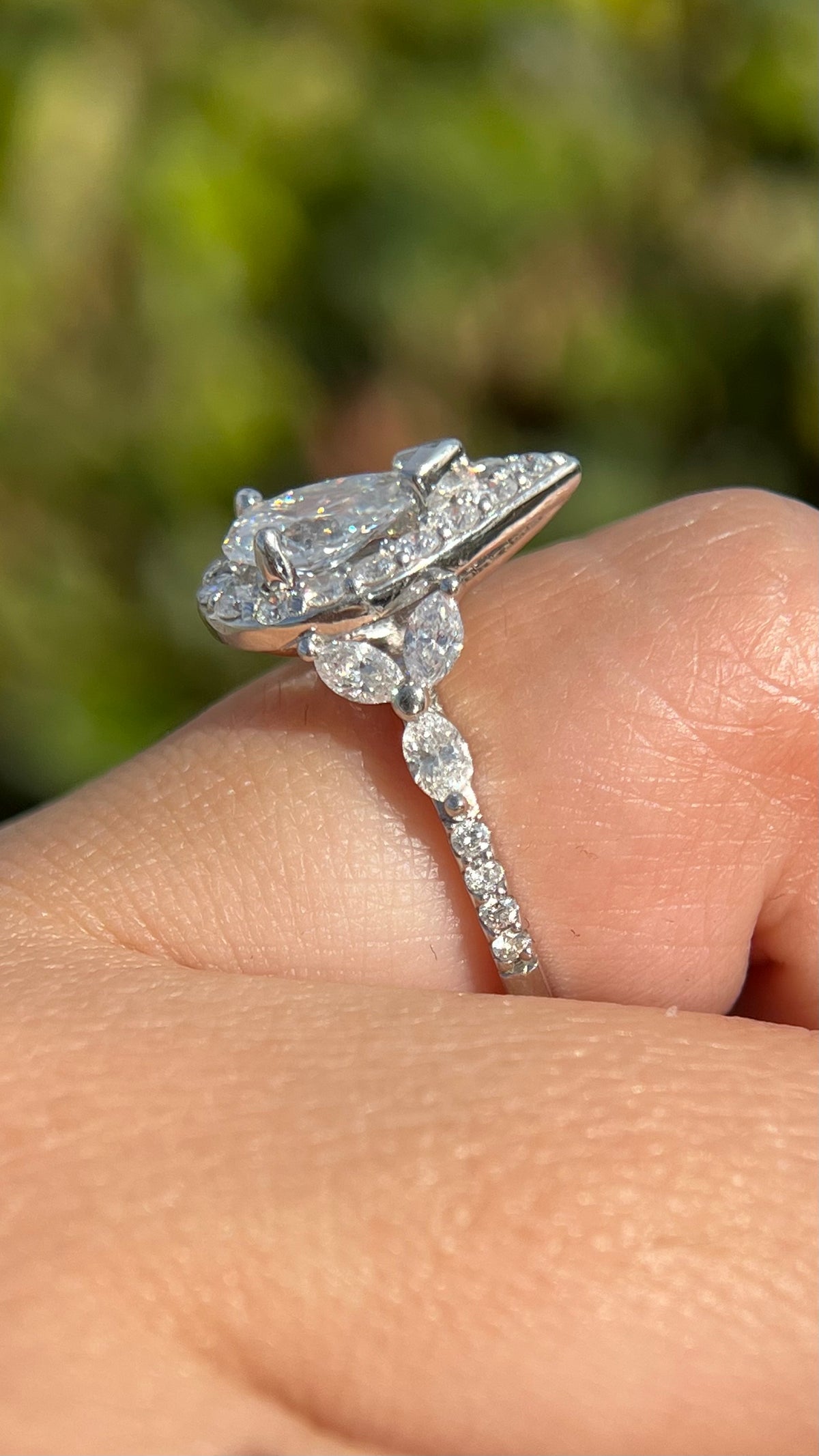 Heidi 1.01ct E-VS2 Pear Cut Lab Grown Diamond Engagement Ring 14K Gold