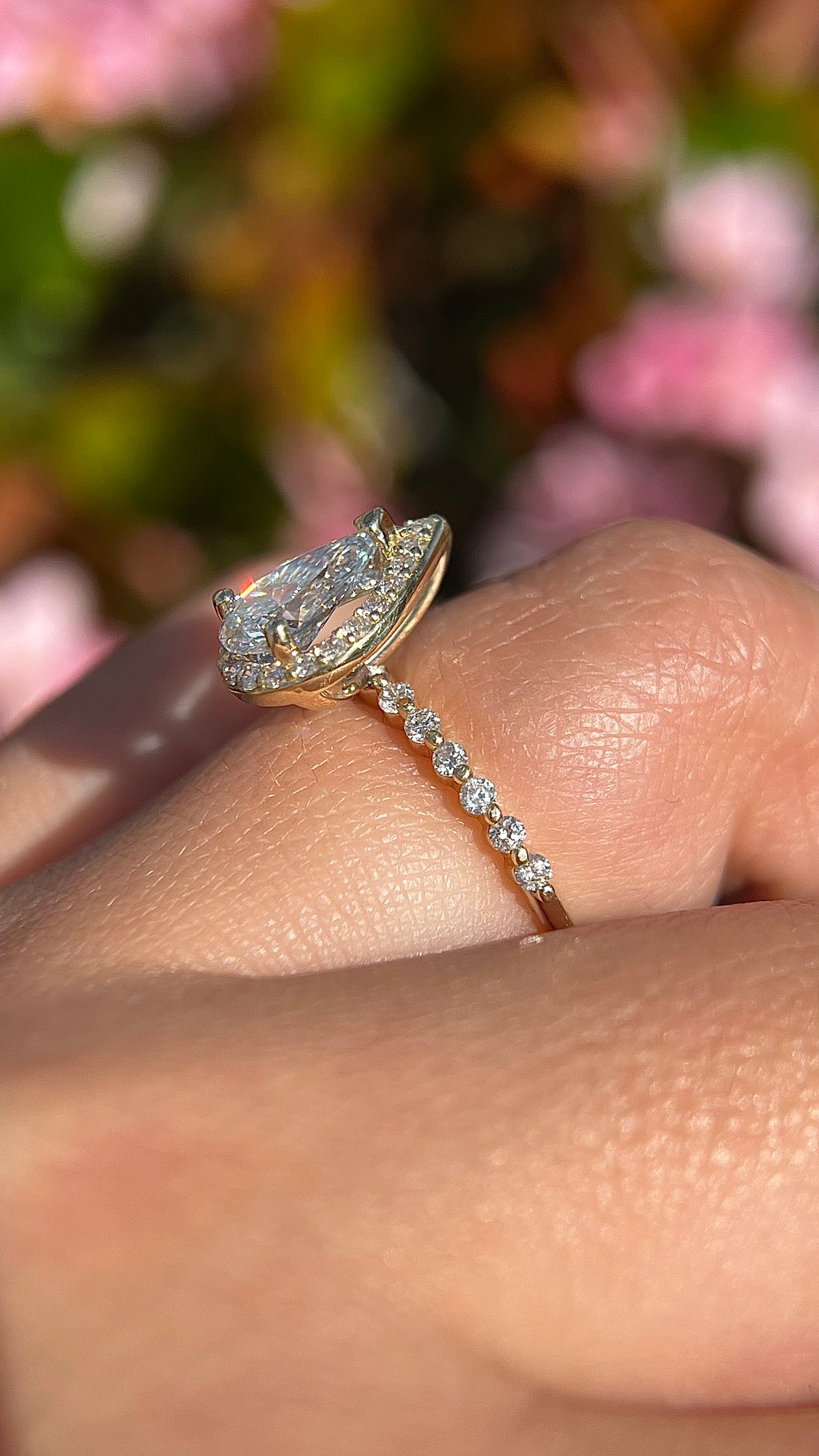 Iris 1.01ct E-VS1 Pear Cut Lab Grown Diamond Engagement Ring 14K Gold