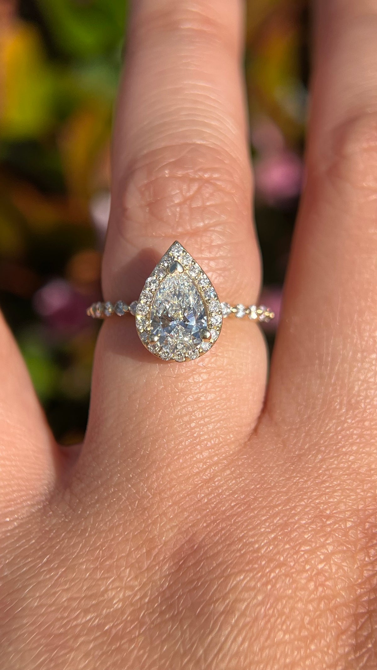 Iris 1.01ct E-VS1 Pear Cut Lab Grown Diamond Engagement Ring 14K Gold