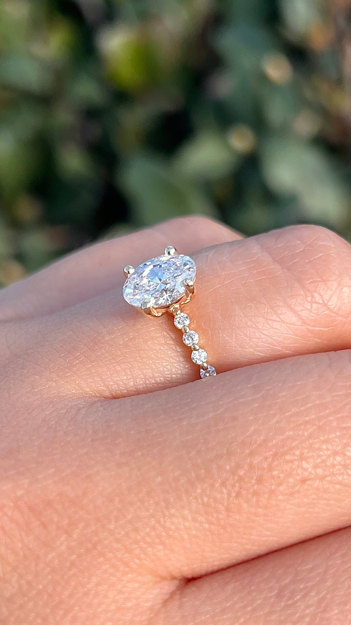 Iris 1.20ct F-VS1 Oval Cut Lab Grown Diamond Engagement Ring 14K Gold